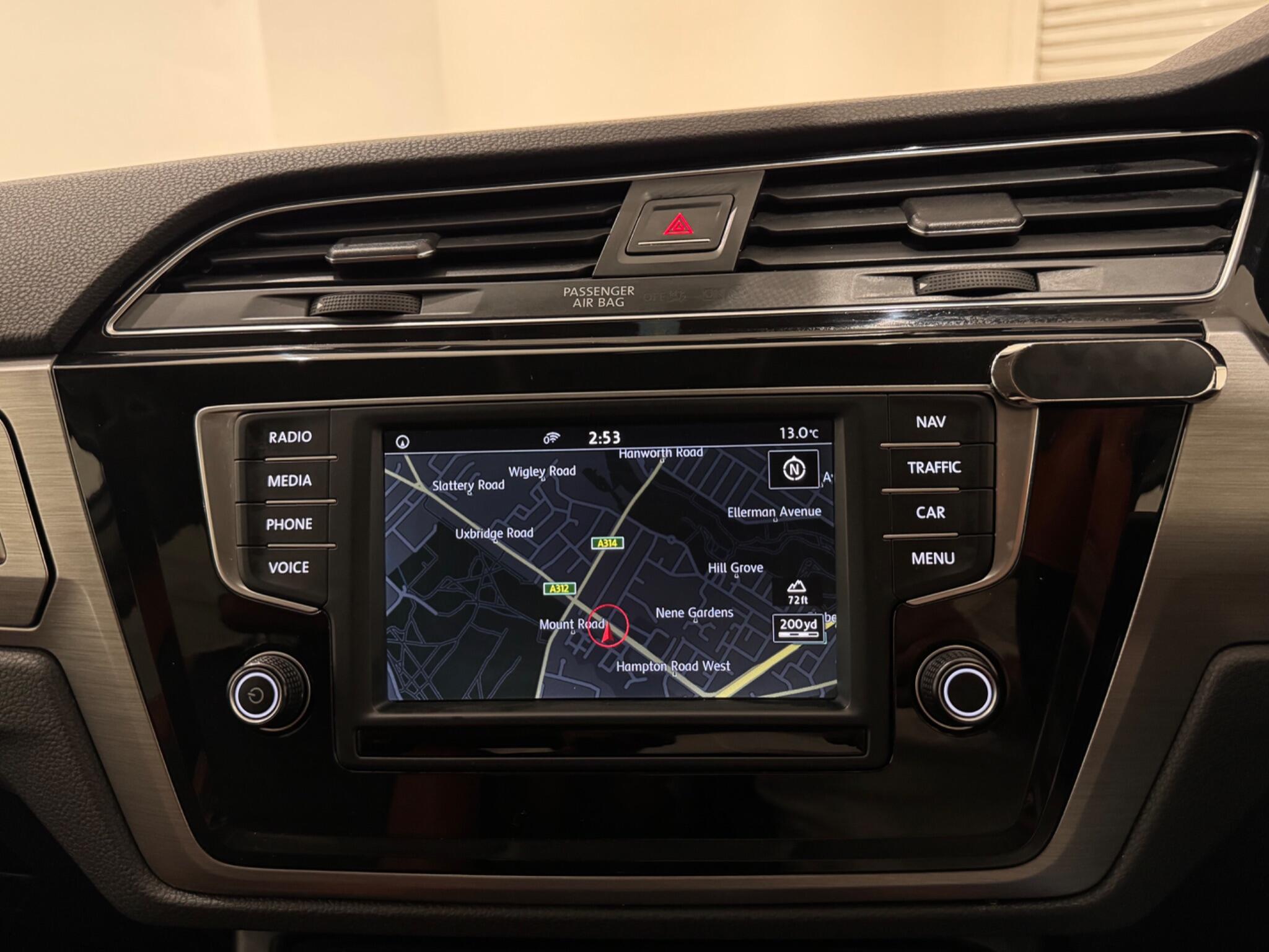 Volkswagen Touran view 13