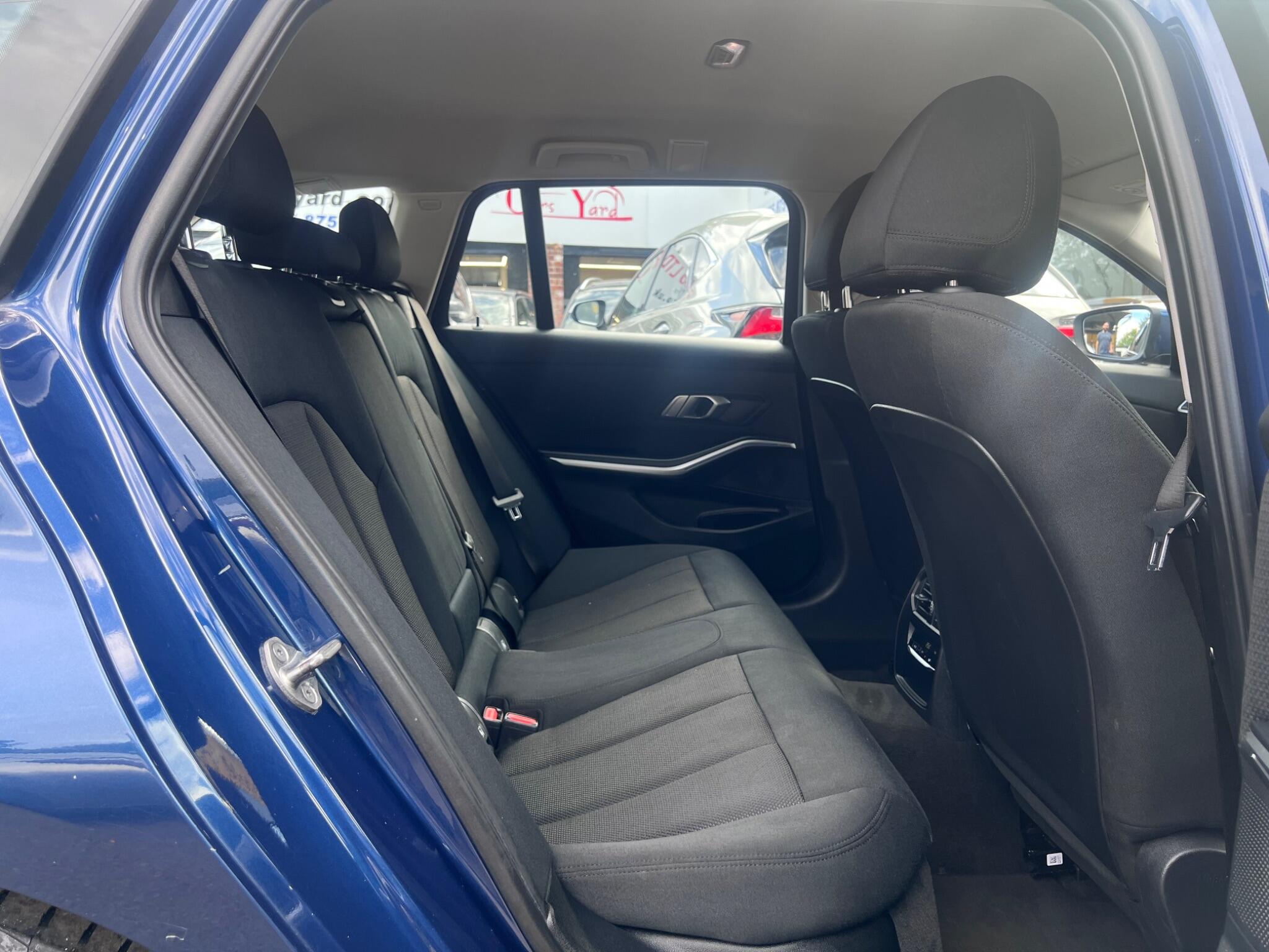BMW 3 Series view 30