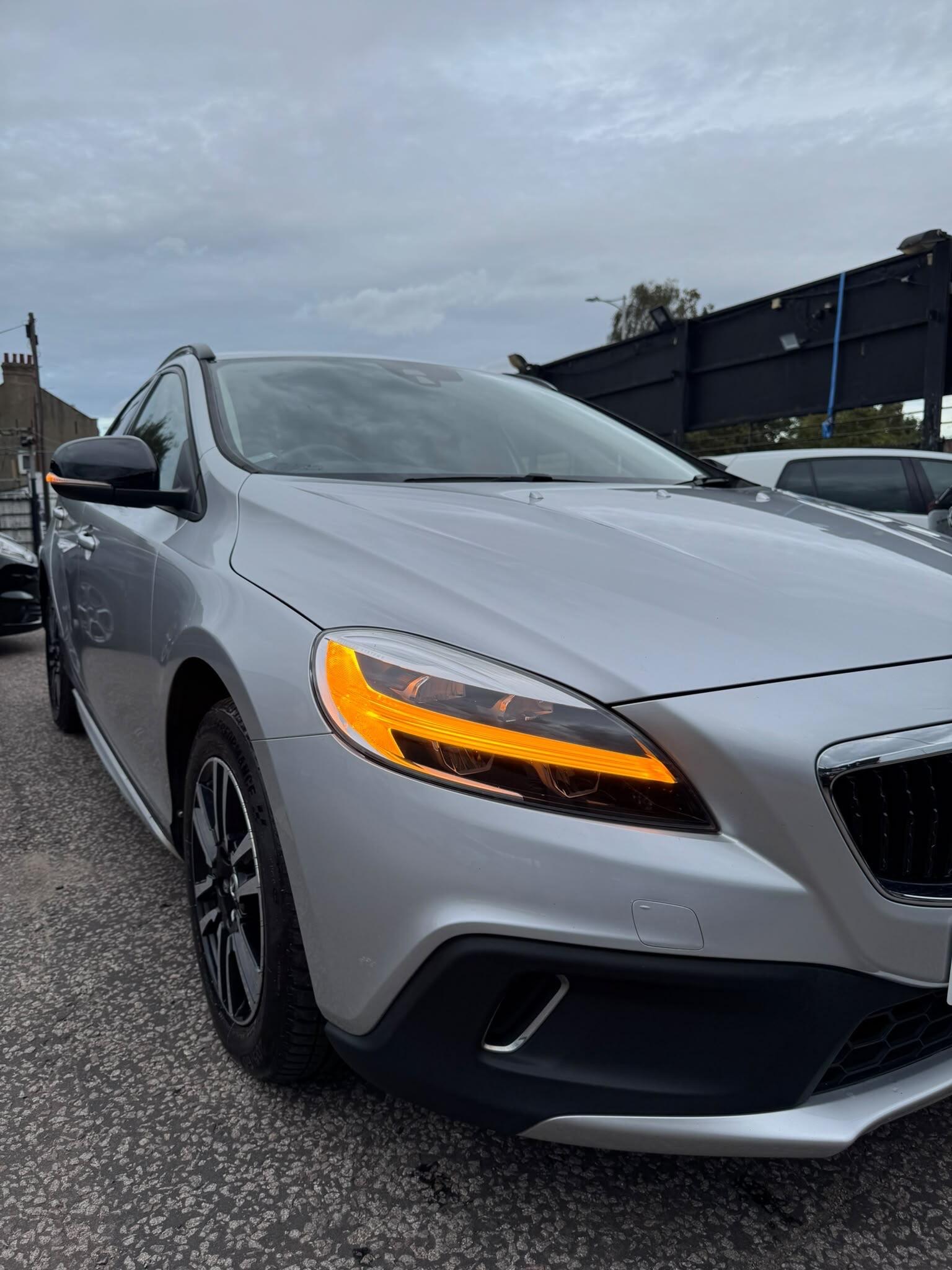 Volvo V40 Cross Country view 47