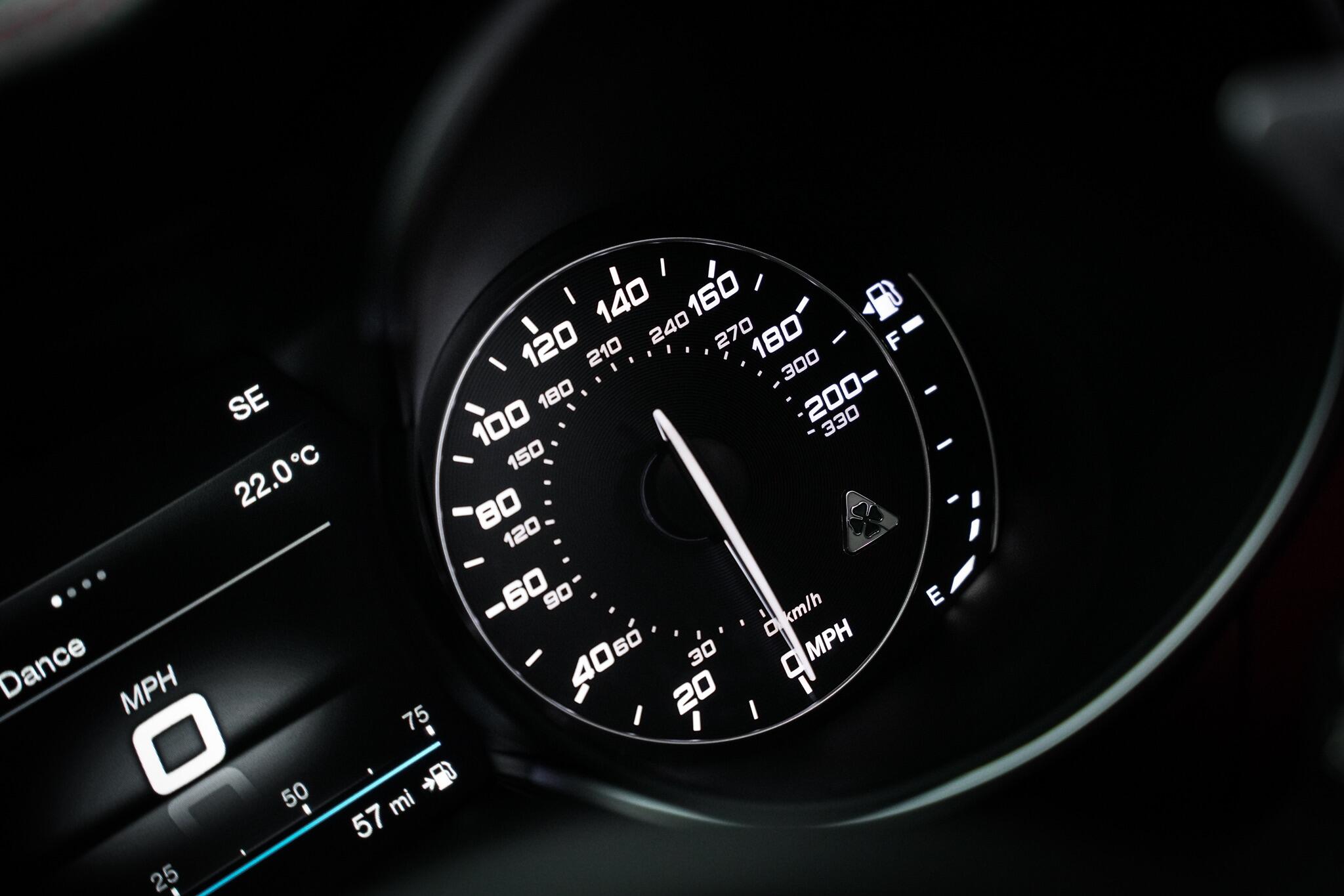 Alfa Romeo Stelvio view 42