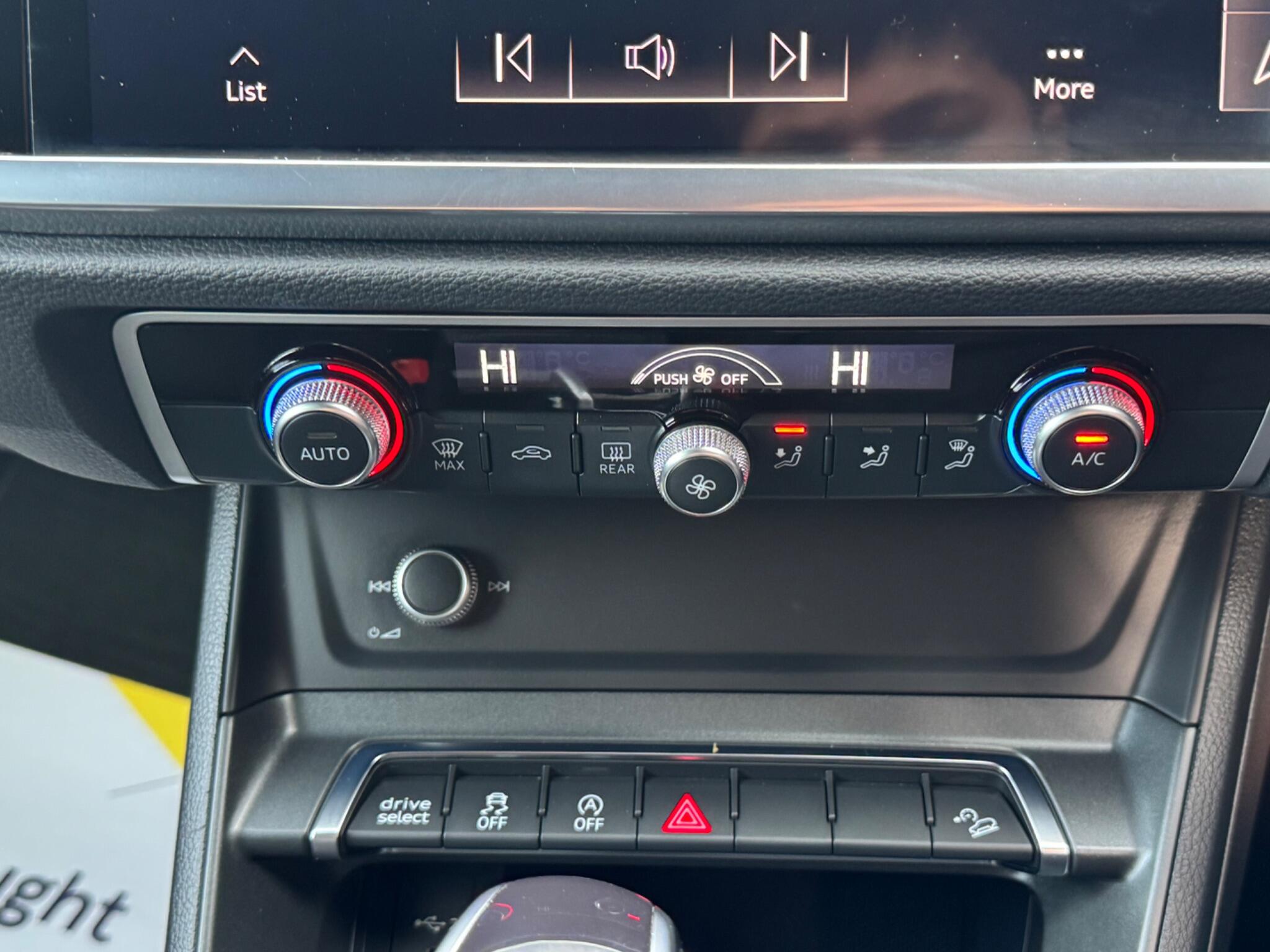 Audi Q3 view 24
