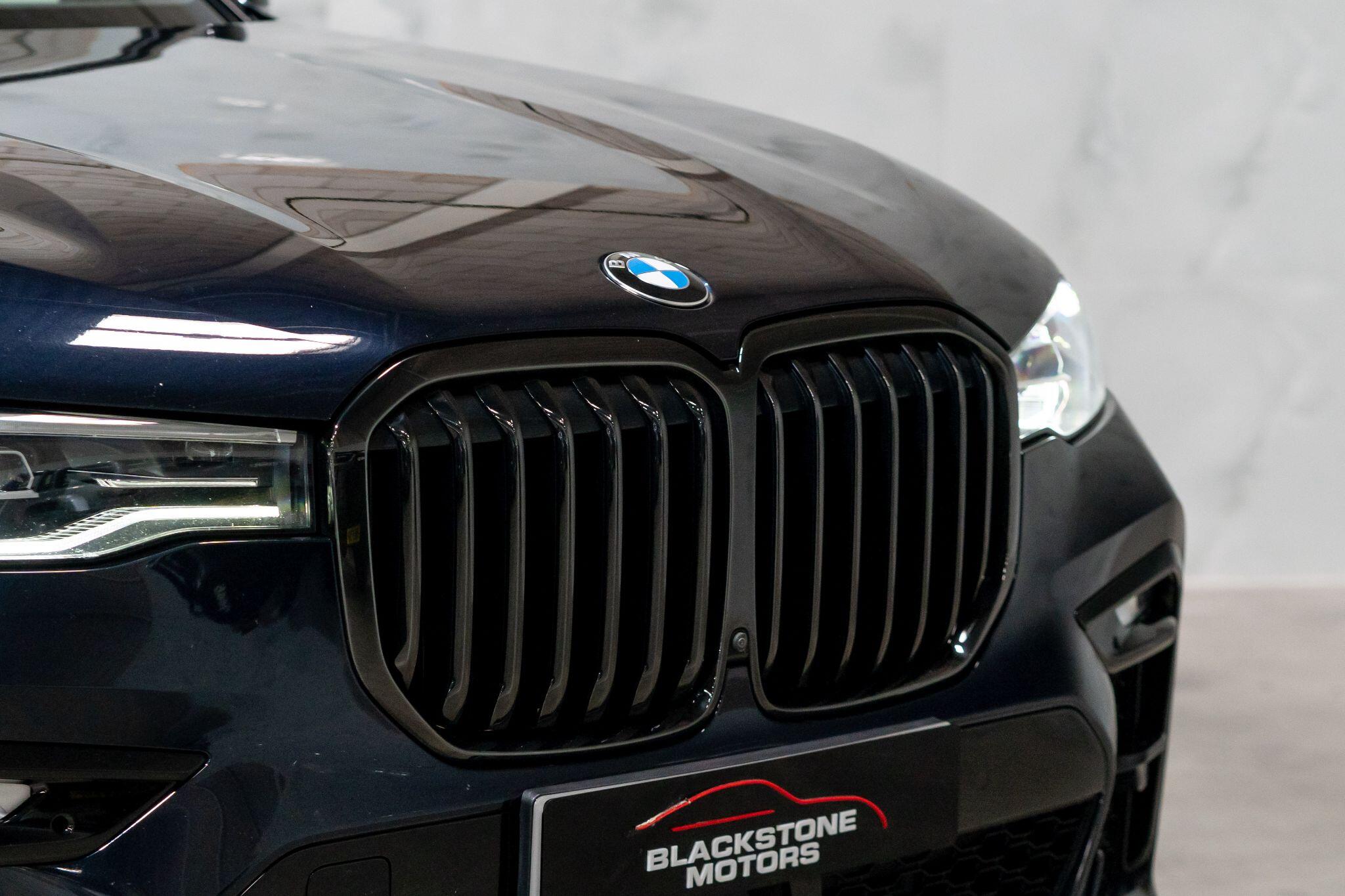BMW X7 view 45