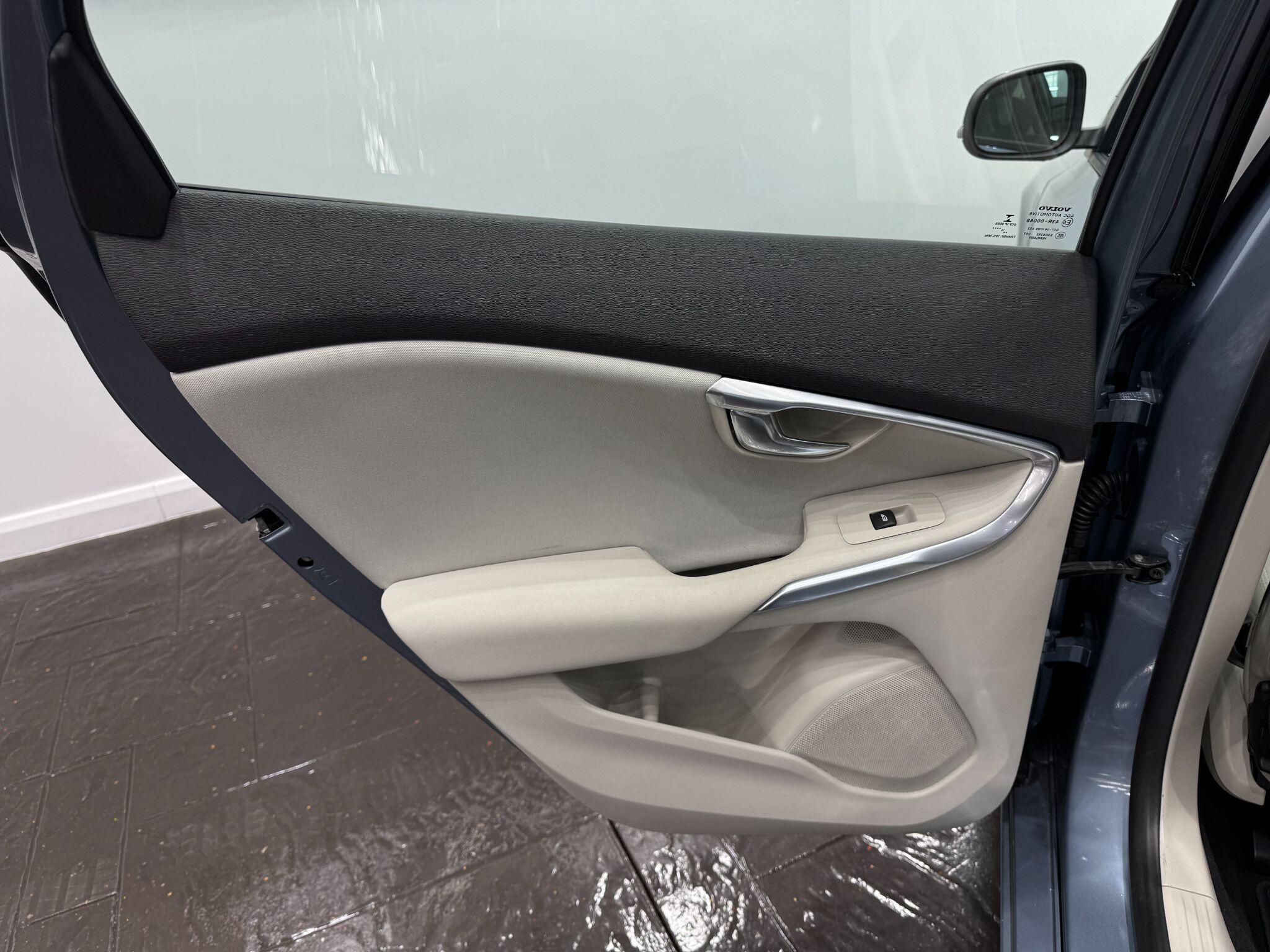 Volvo V40 view 35