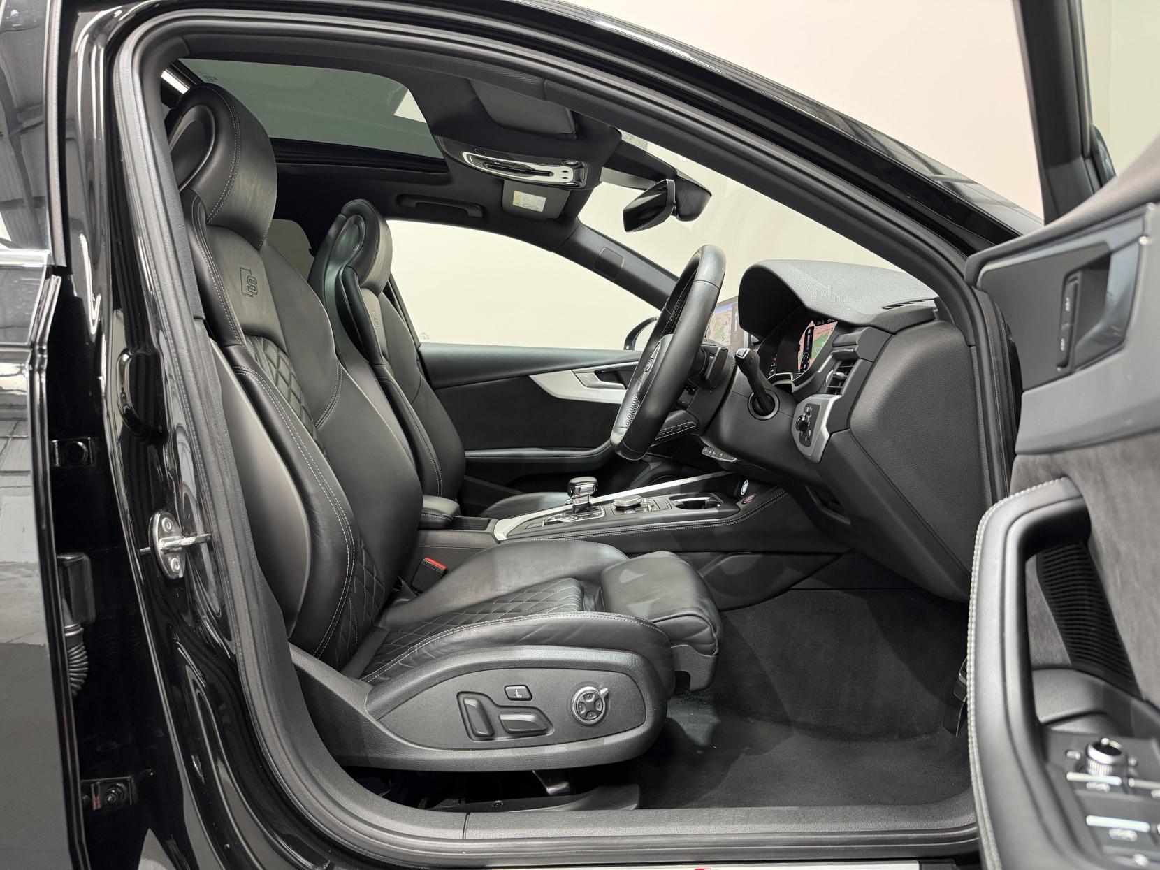 Audi S4 Avant view 23