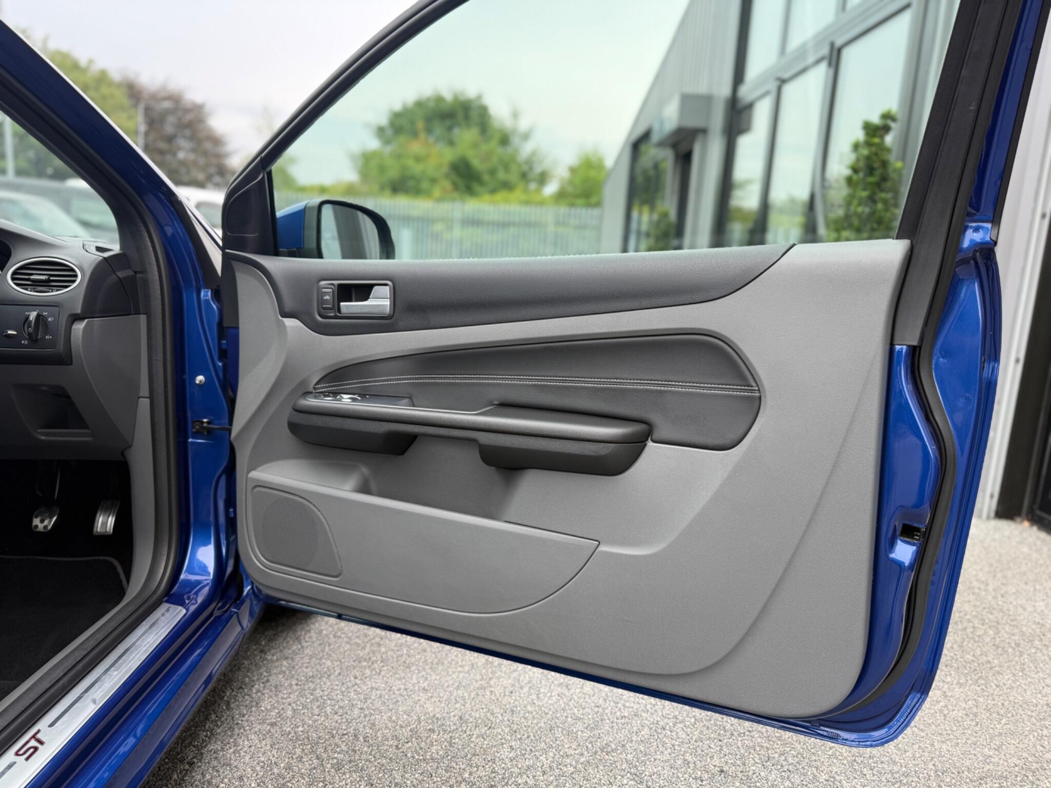 Ford Focus view 9