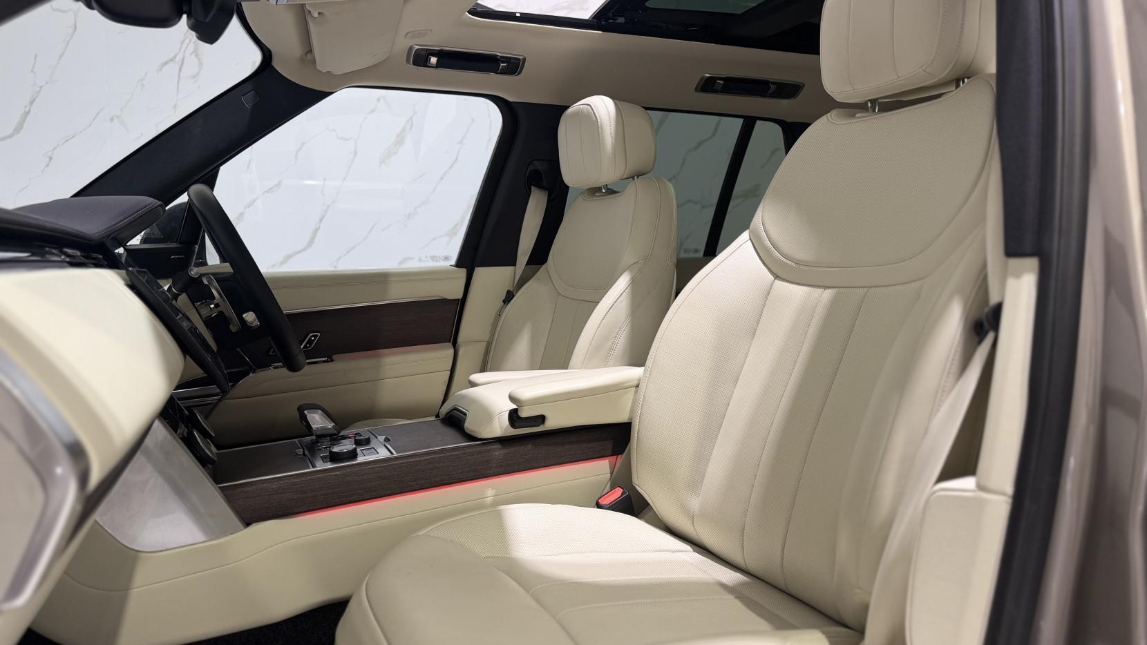 Land Rover Range Rover view 8
