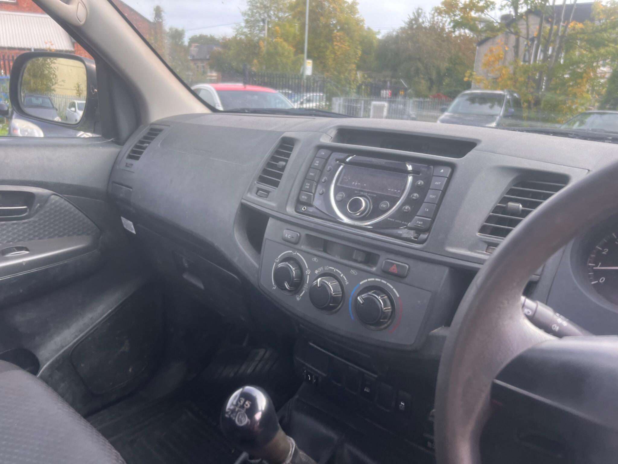 2016 Toyota Hilux 2.5 D-4D Active 4WD Euro 5 2dr • 115,029 miles image 10