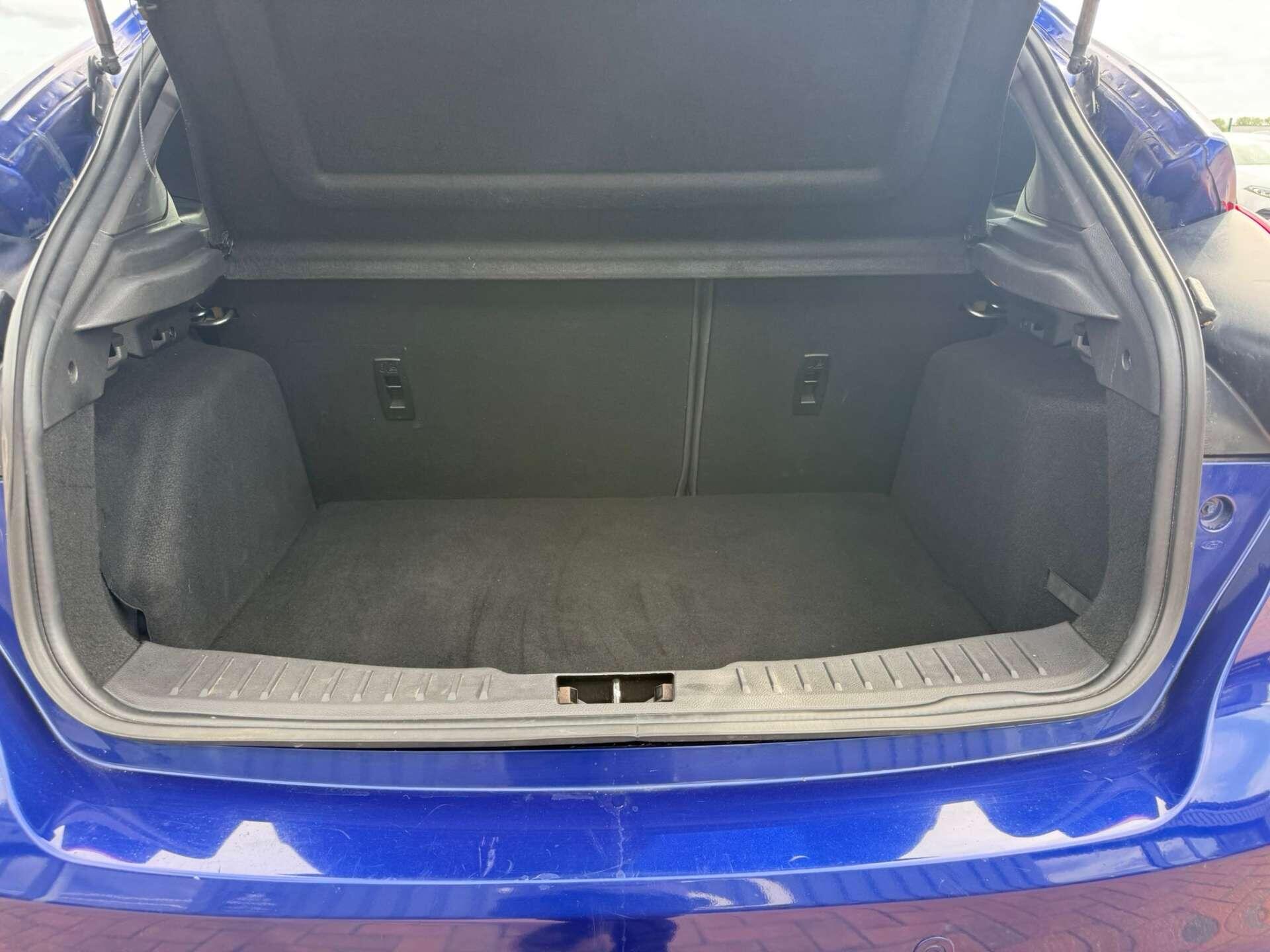Ford Focus view 40