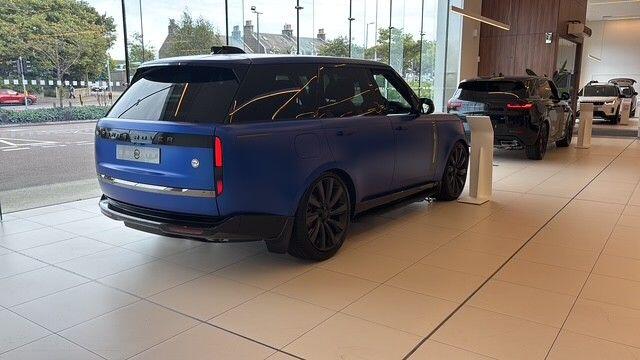 Land Rover Range Rover view 3
