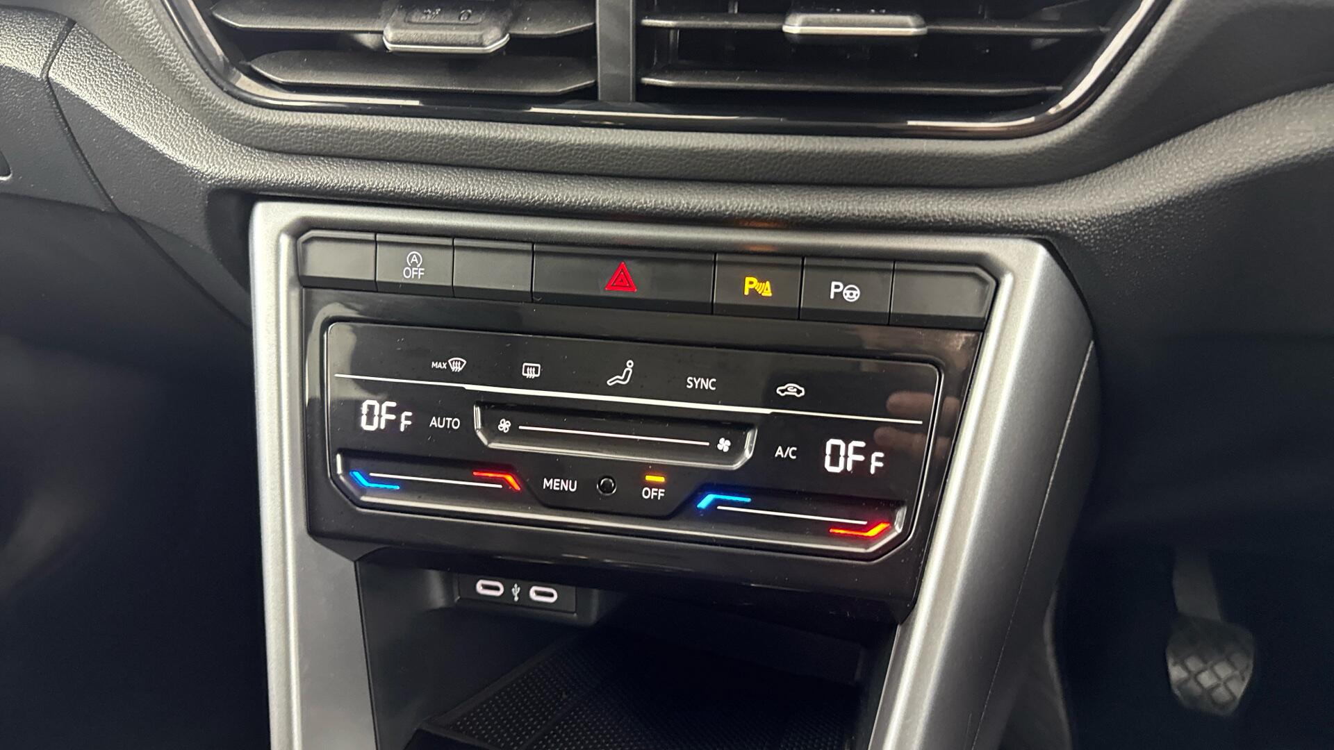 Volkswagen T-Roc view 33