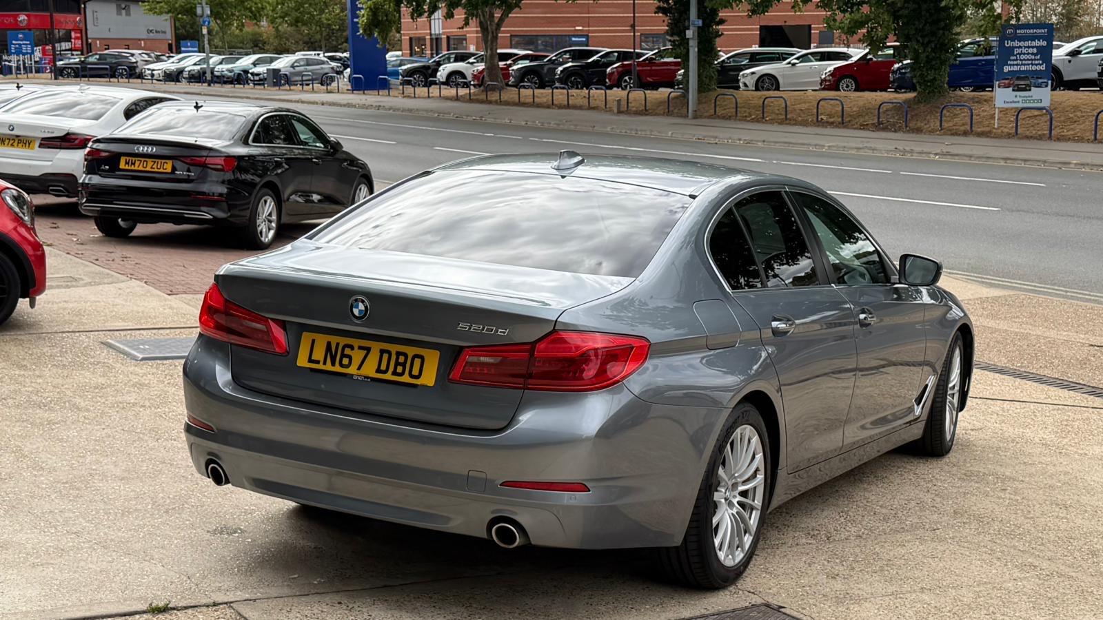 BMW 5 Series view 8
