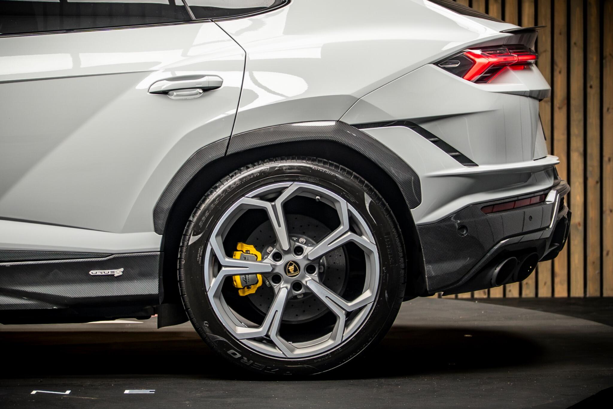 Lamborghini Urus view 18