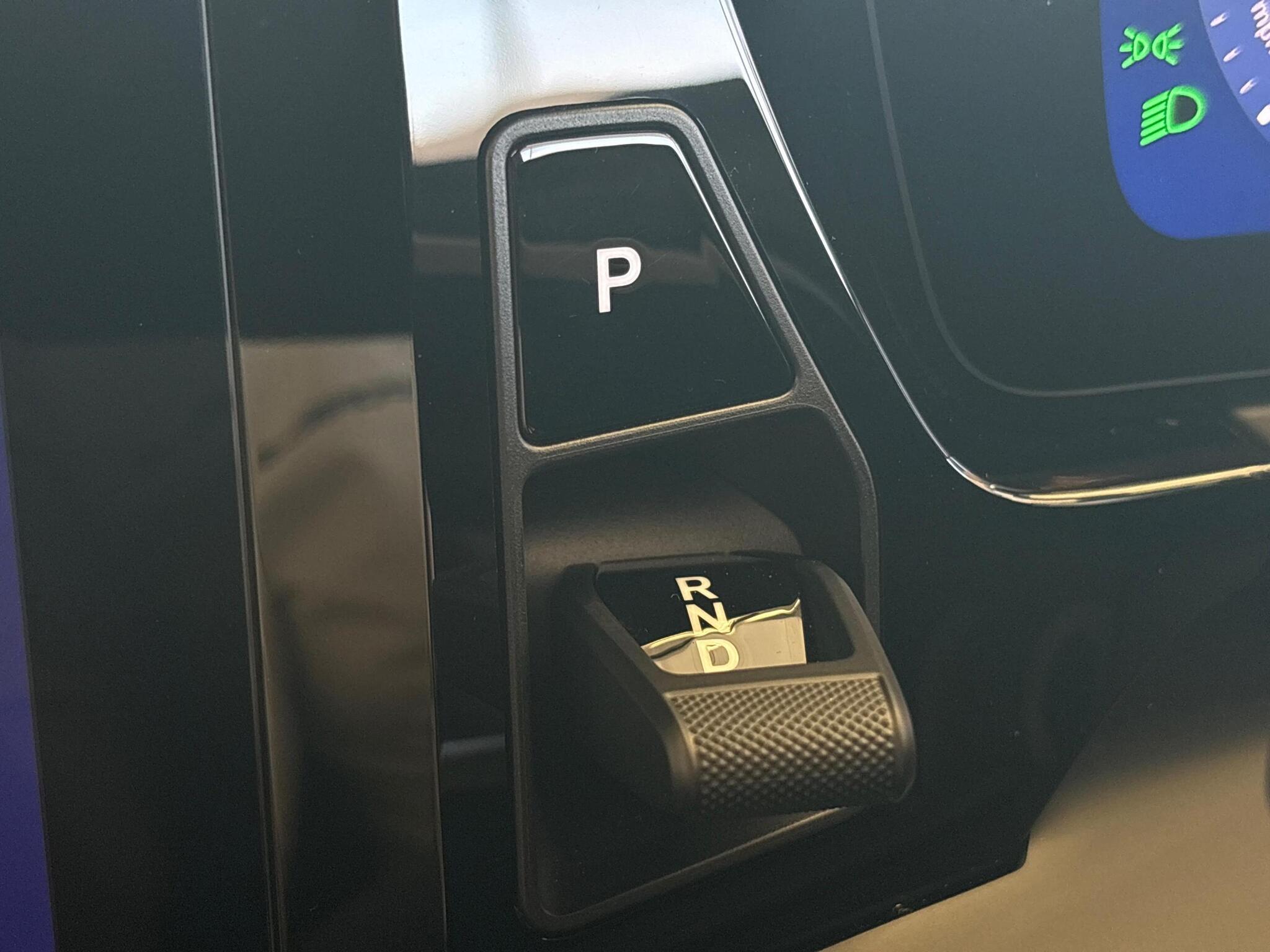 Porsche Macan view 12