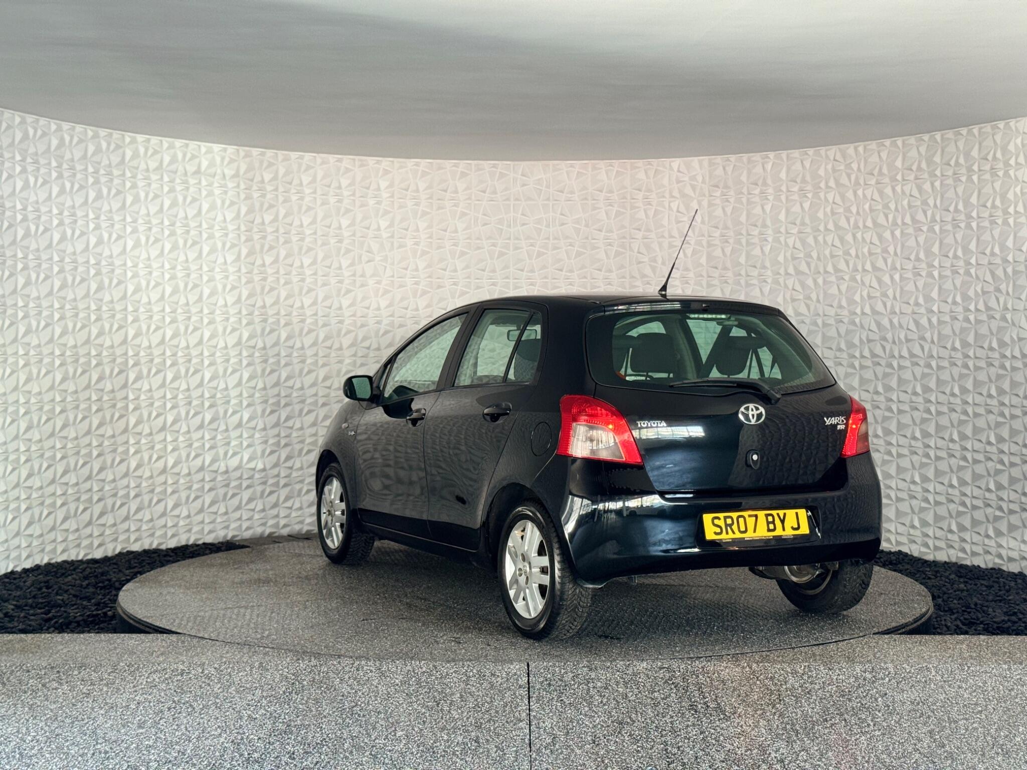Toyota Yaris view 14