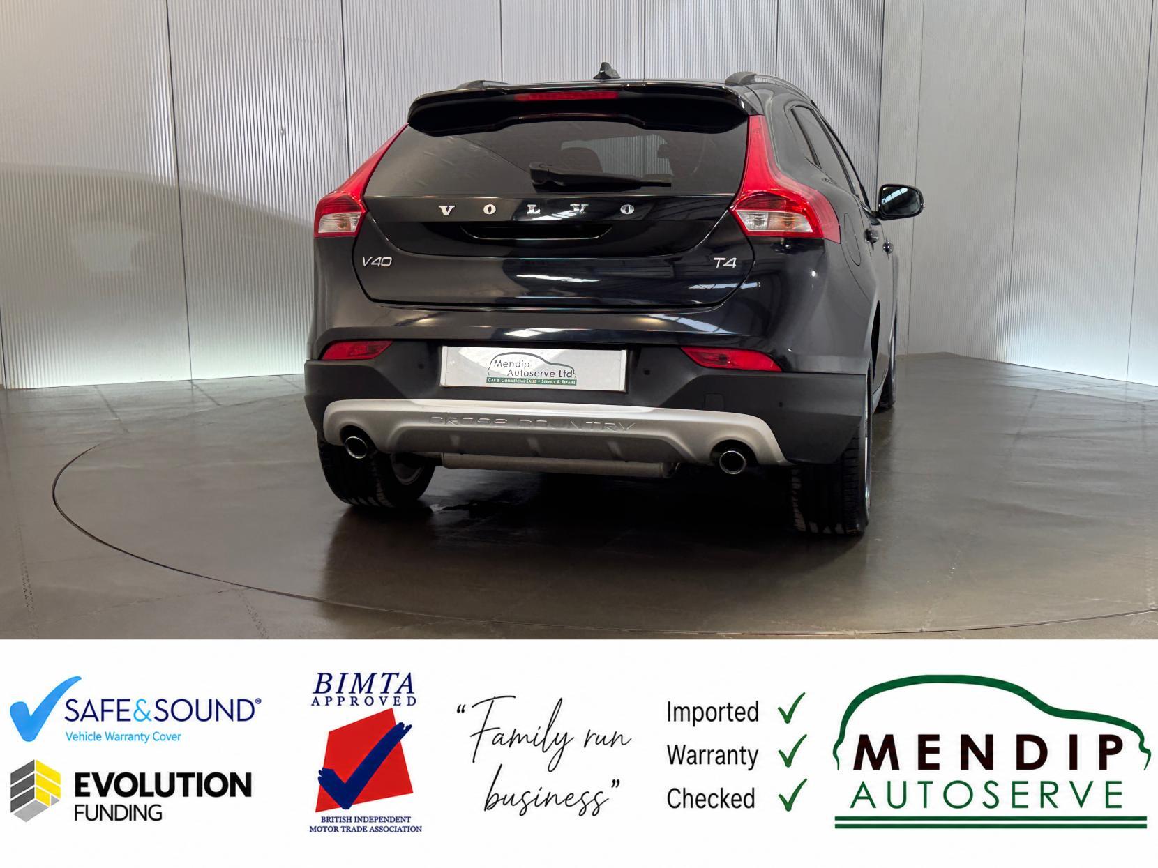 Volvo V40 Cross Country view 18