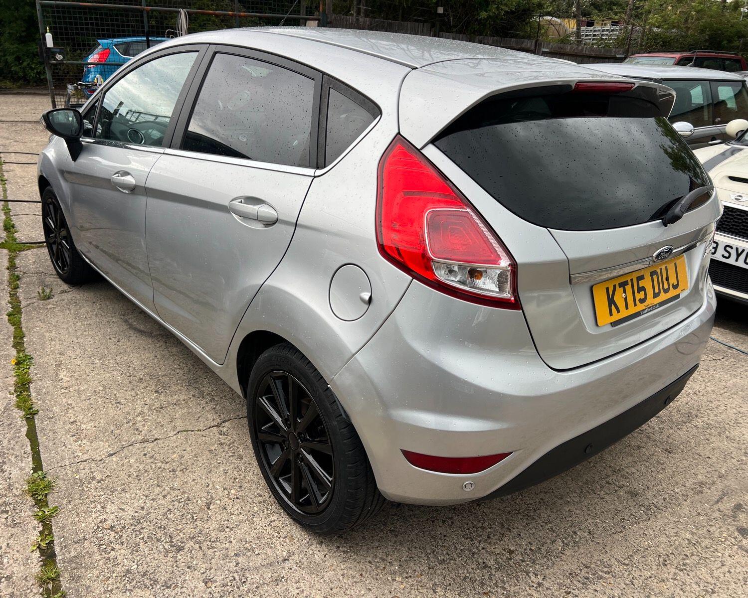 Ford Fiesta view 5