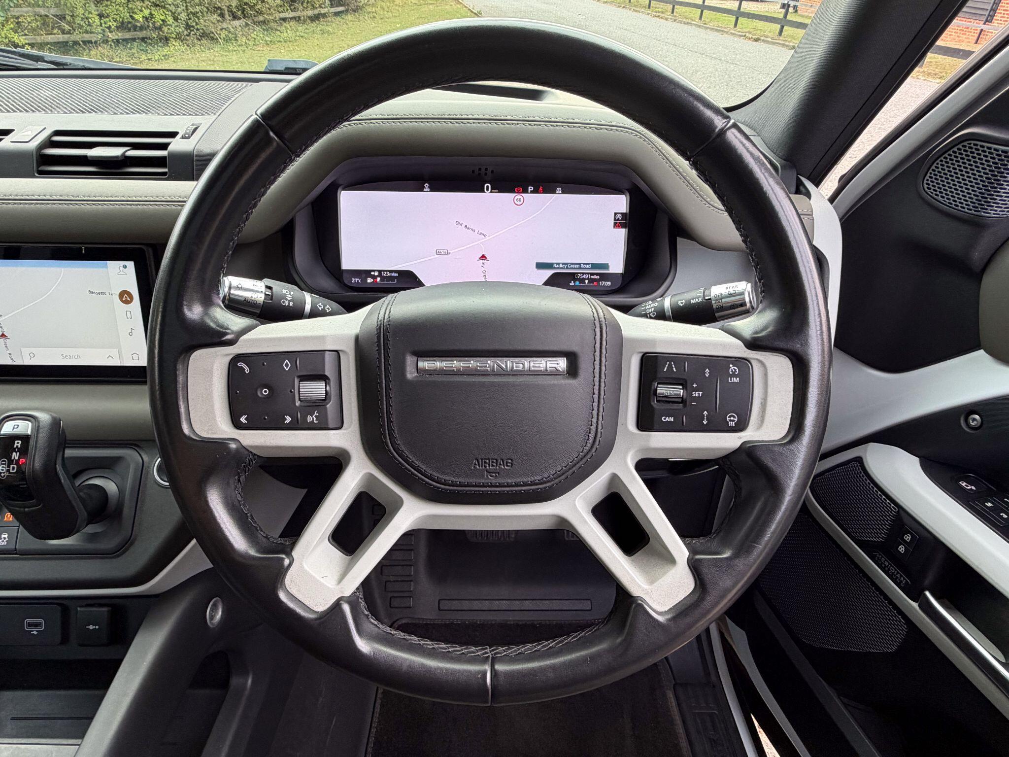 Land Rover Defender 110 view 7