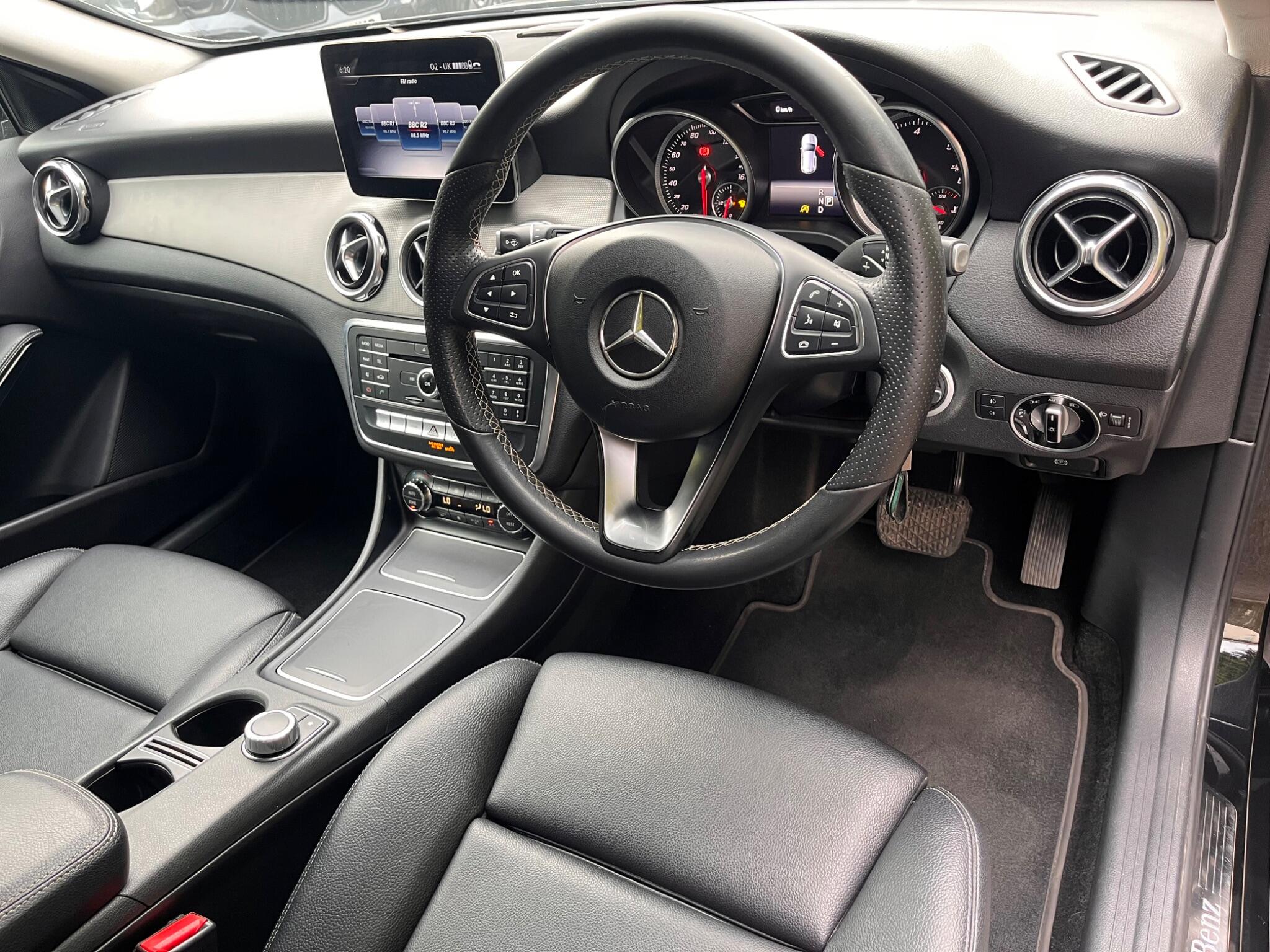 Mercedes-Benz Gla view 25