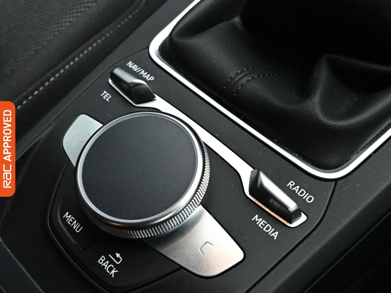 Audi Q2 view 18