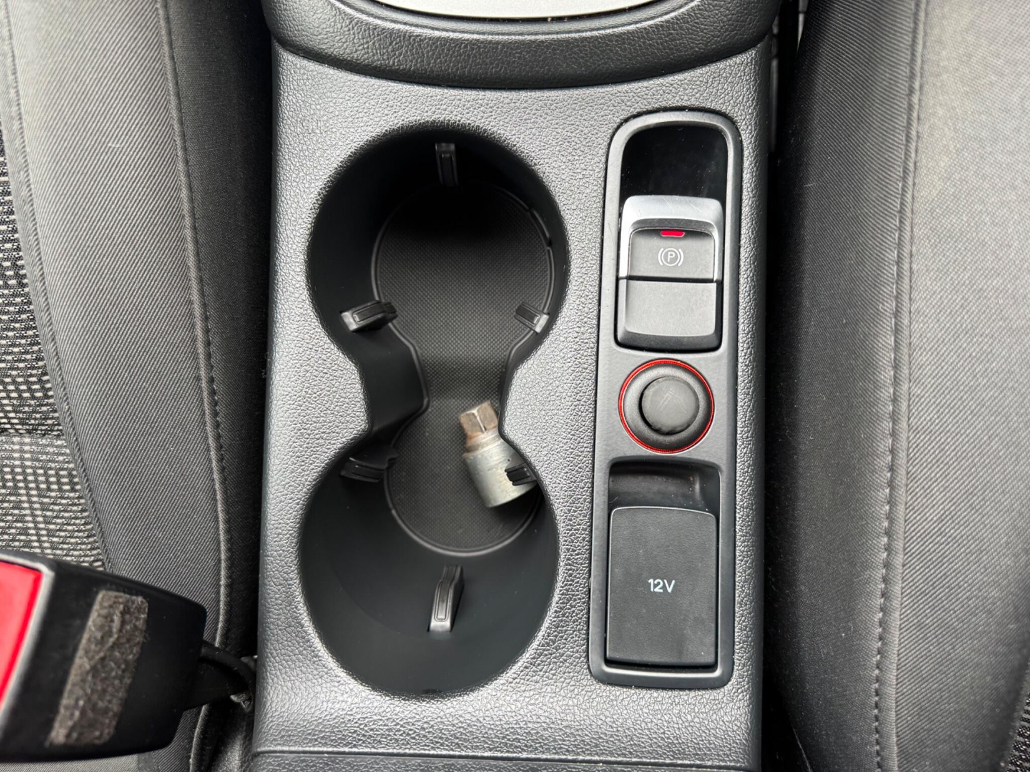 Audi Q3 view 16
