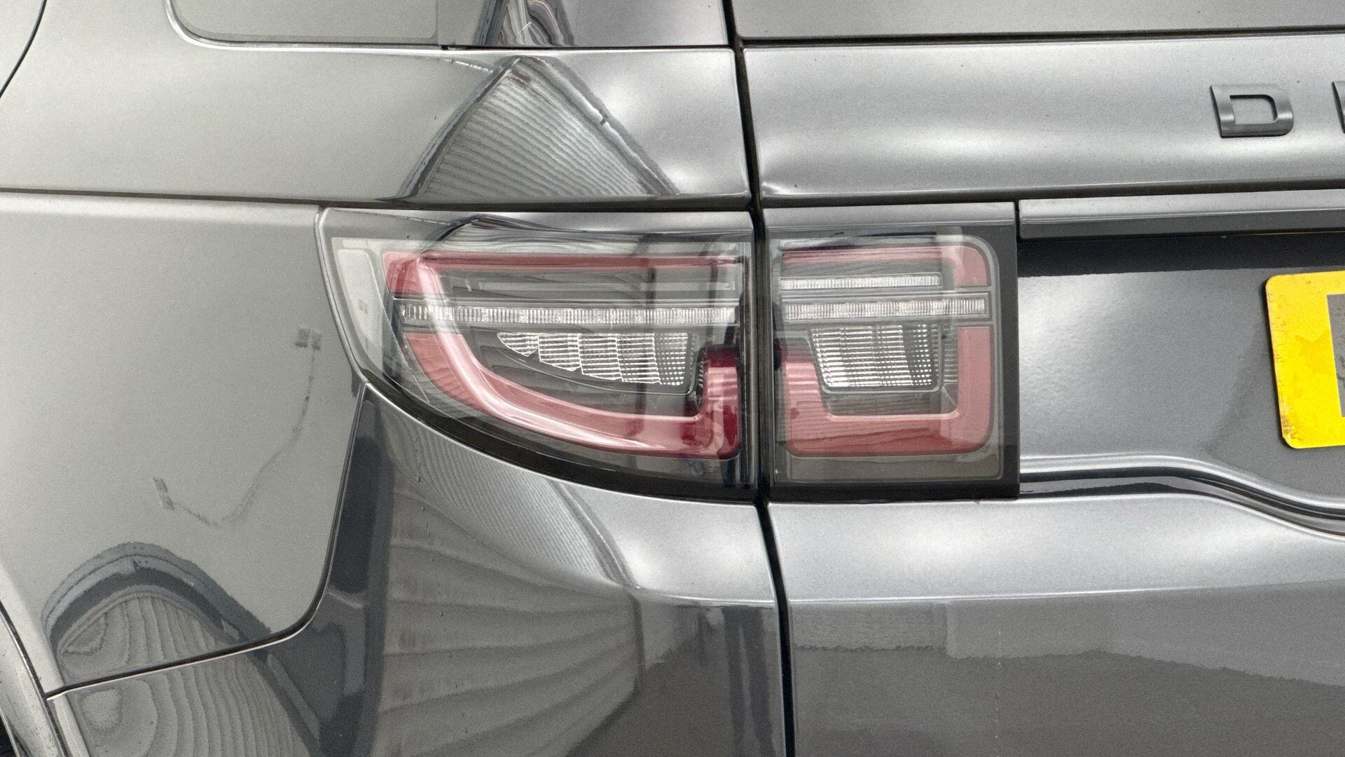 Land Rover Discovery Sport view 19