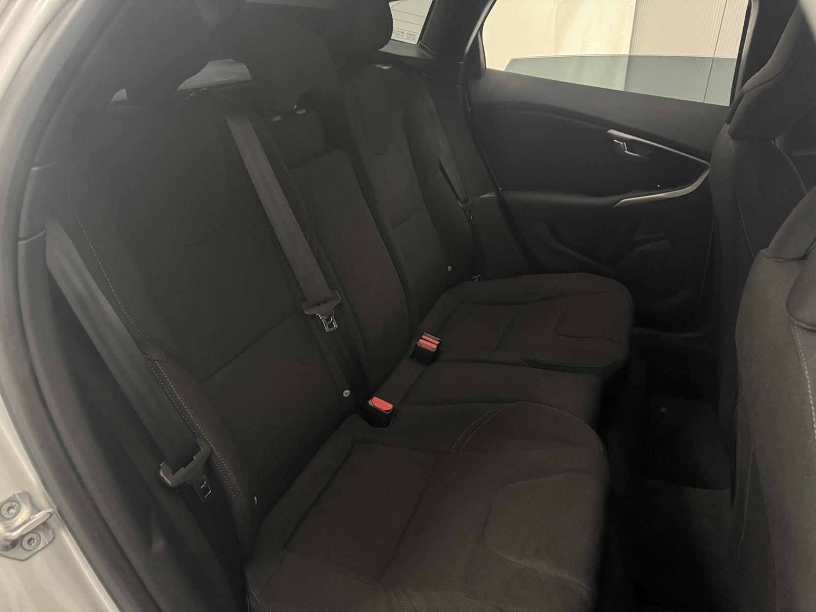 Volvo V40 view 63