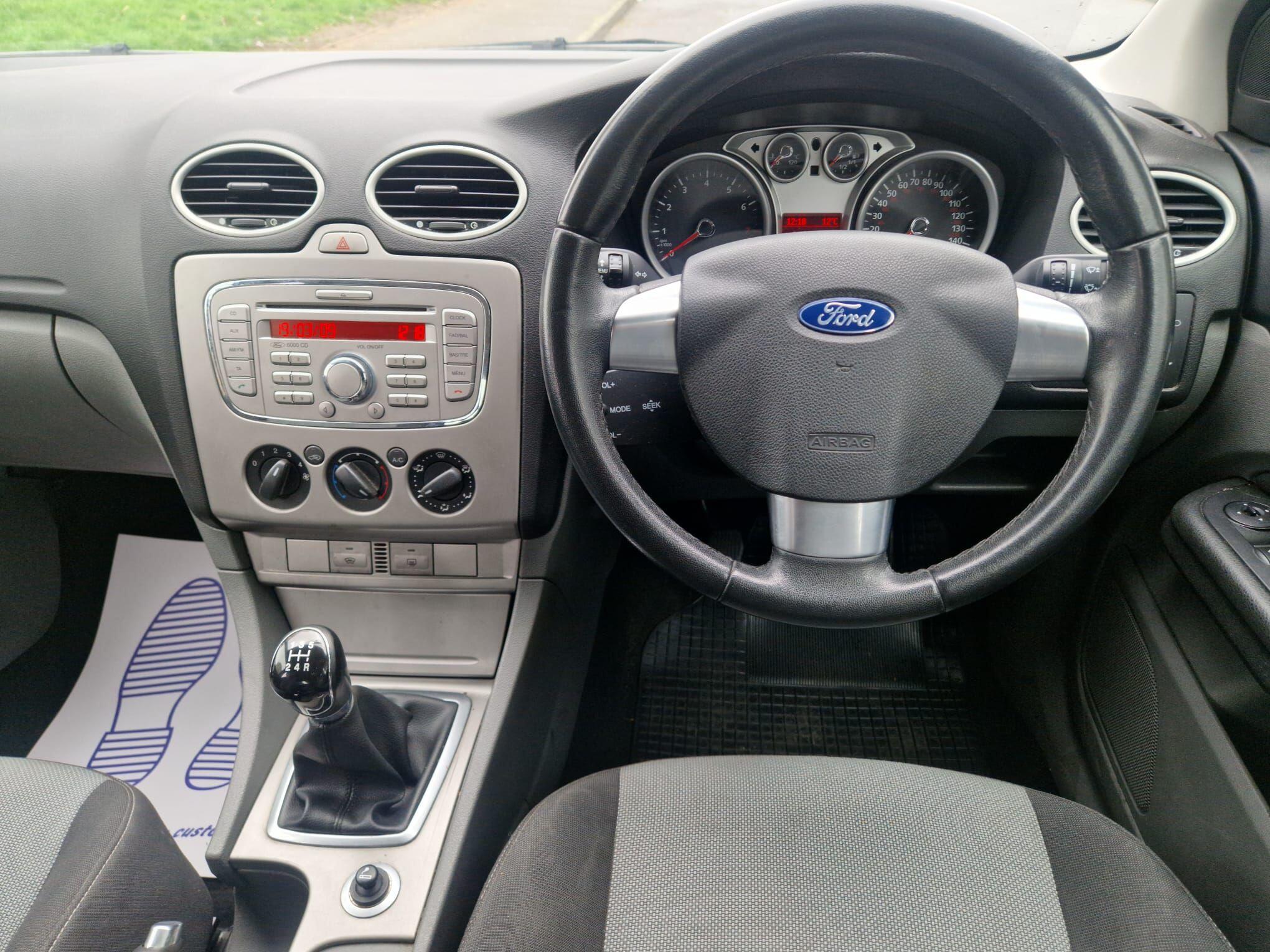 Ford Focus view 21
