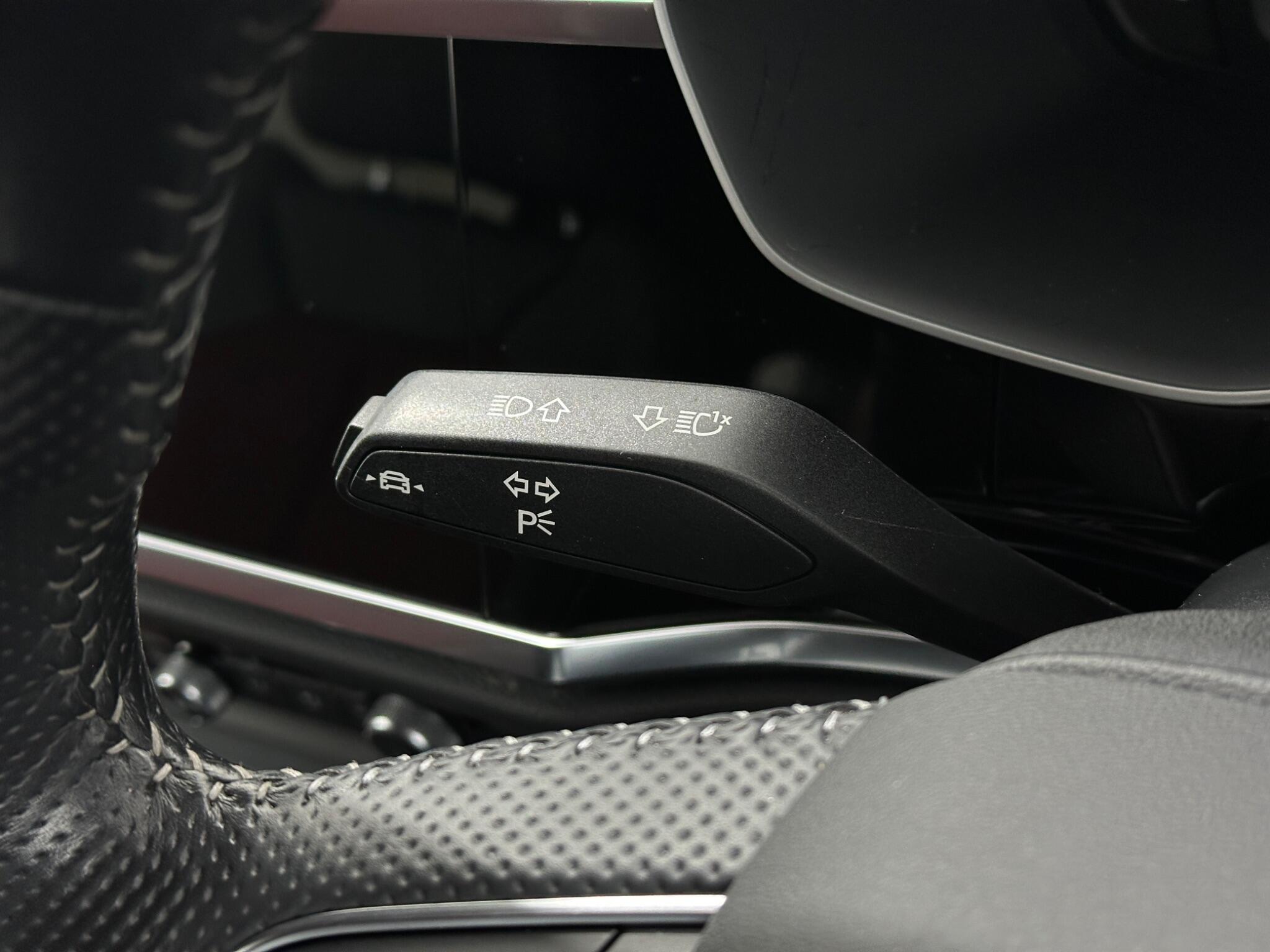 Audi Q3 view 14