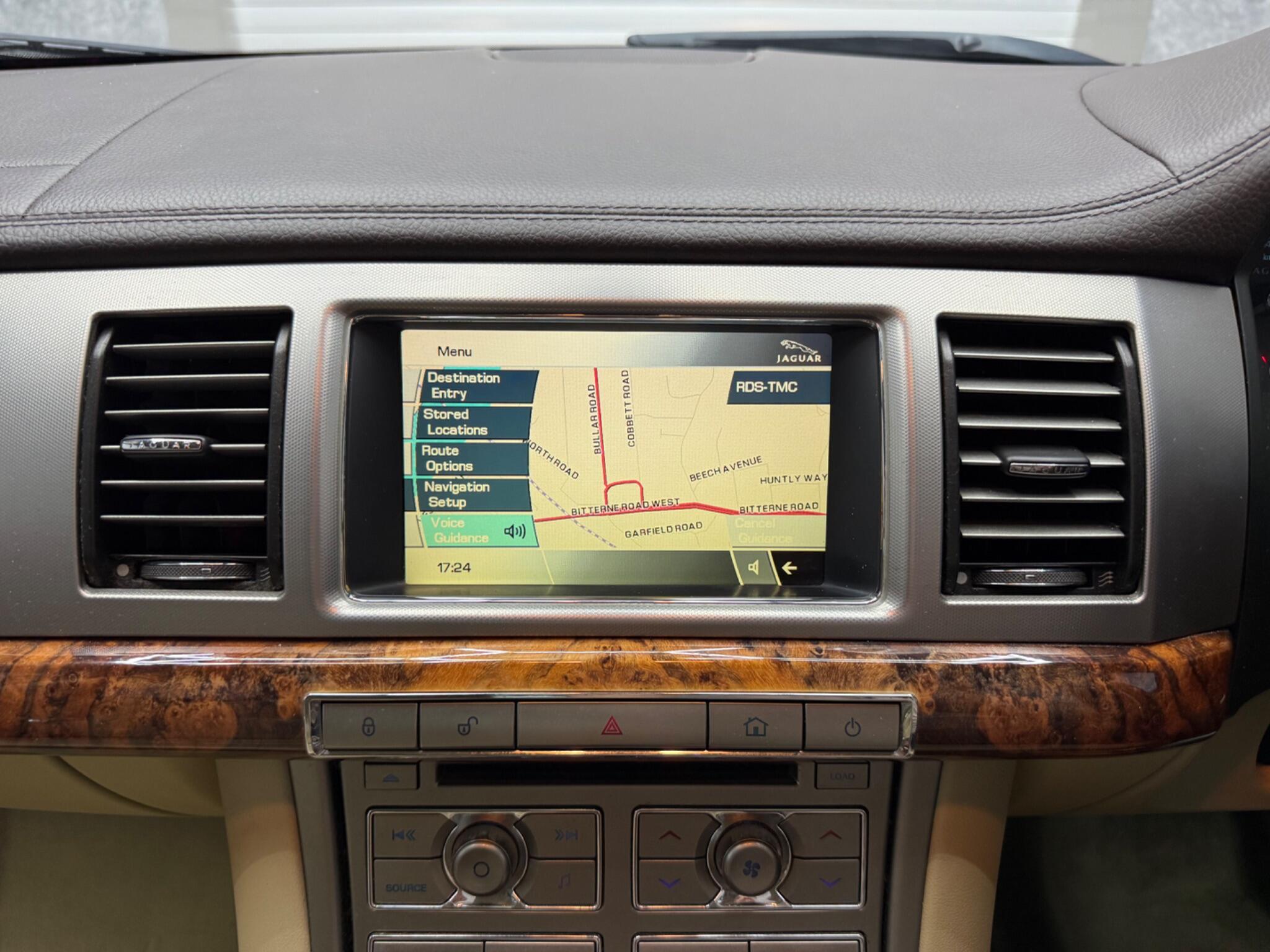 Jaguar XF view 13