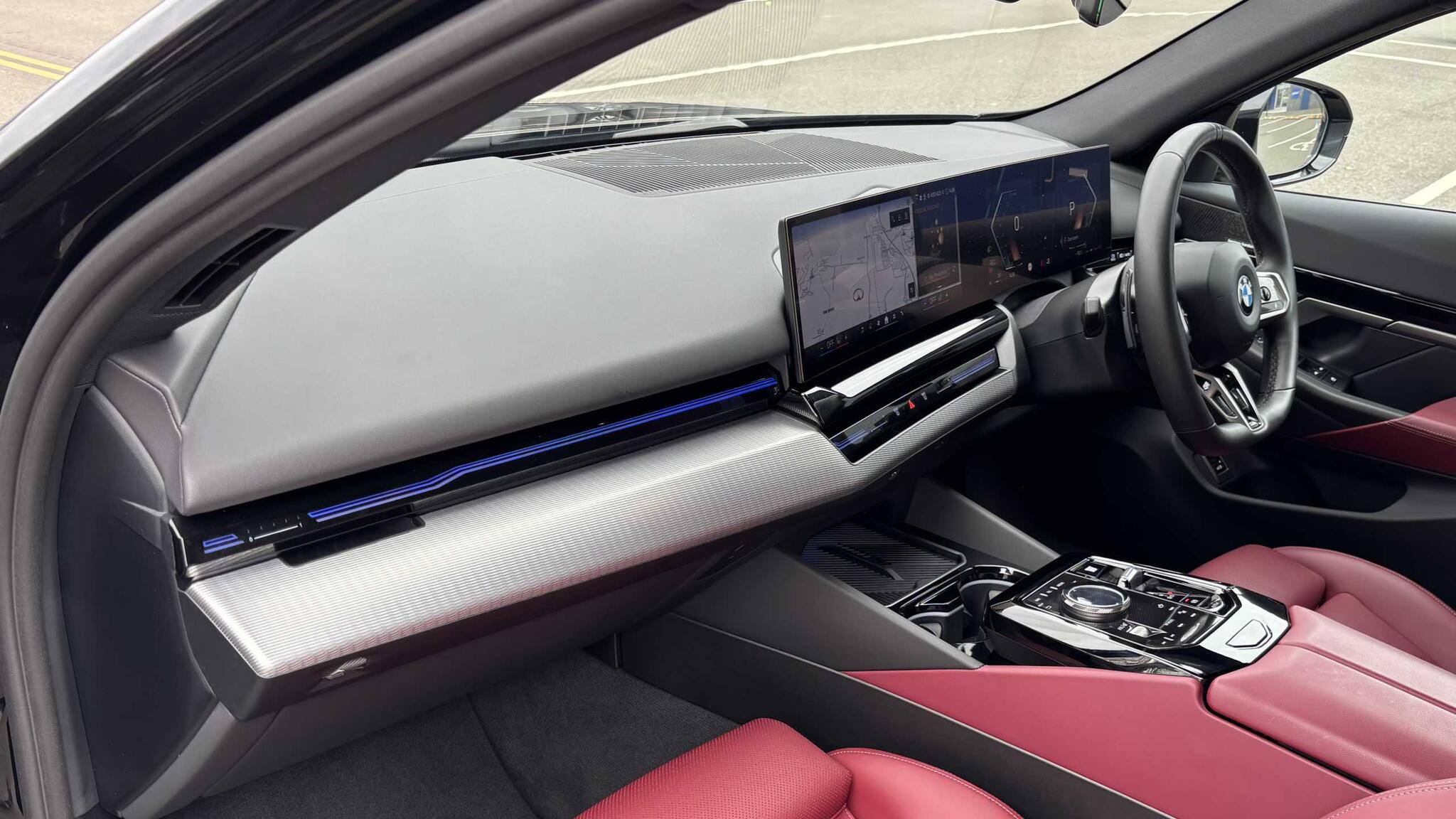 BMW 5 Series view 9
