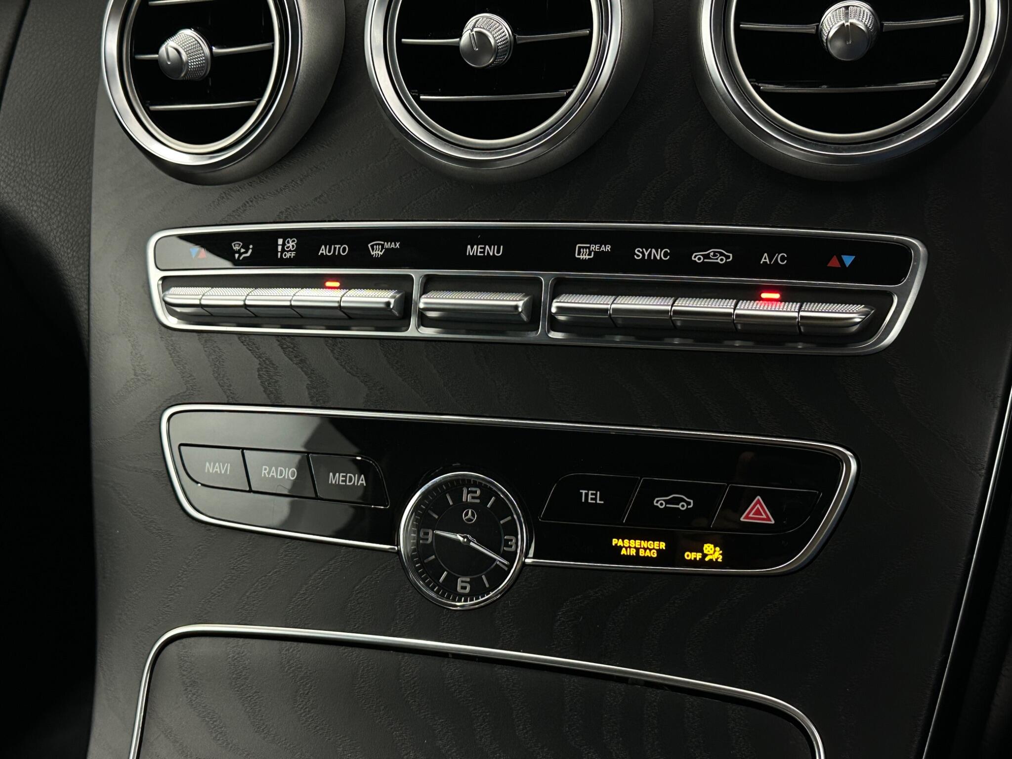 Mercedes-Benz C-Class view 23