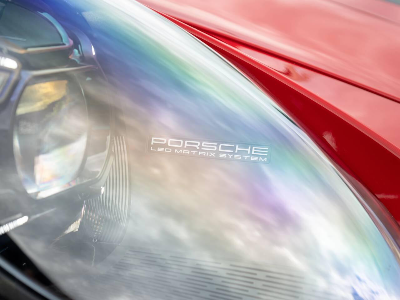 Porsche 911 view 19