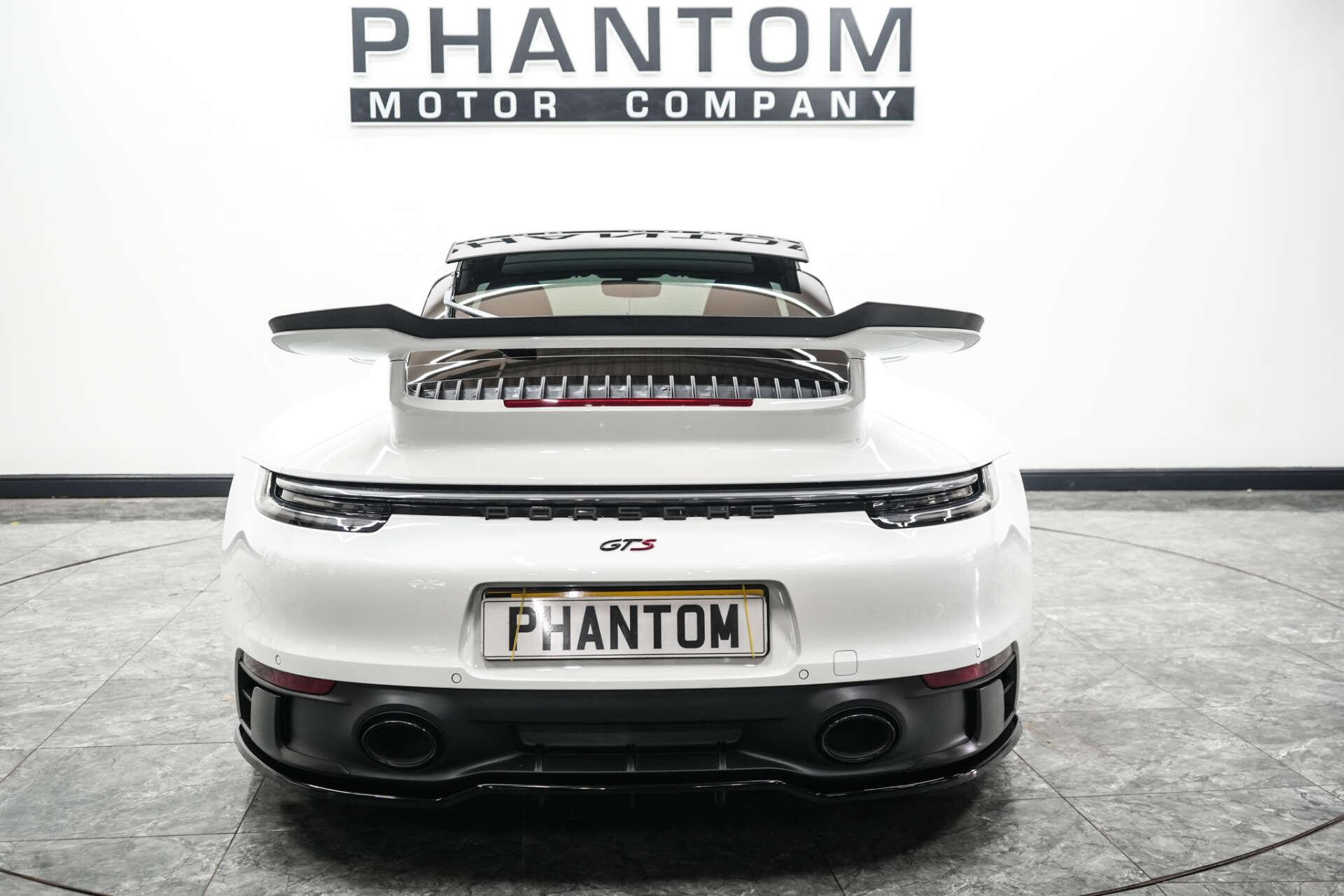 Porsche 911 view 4