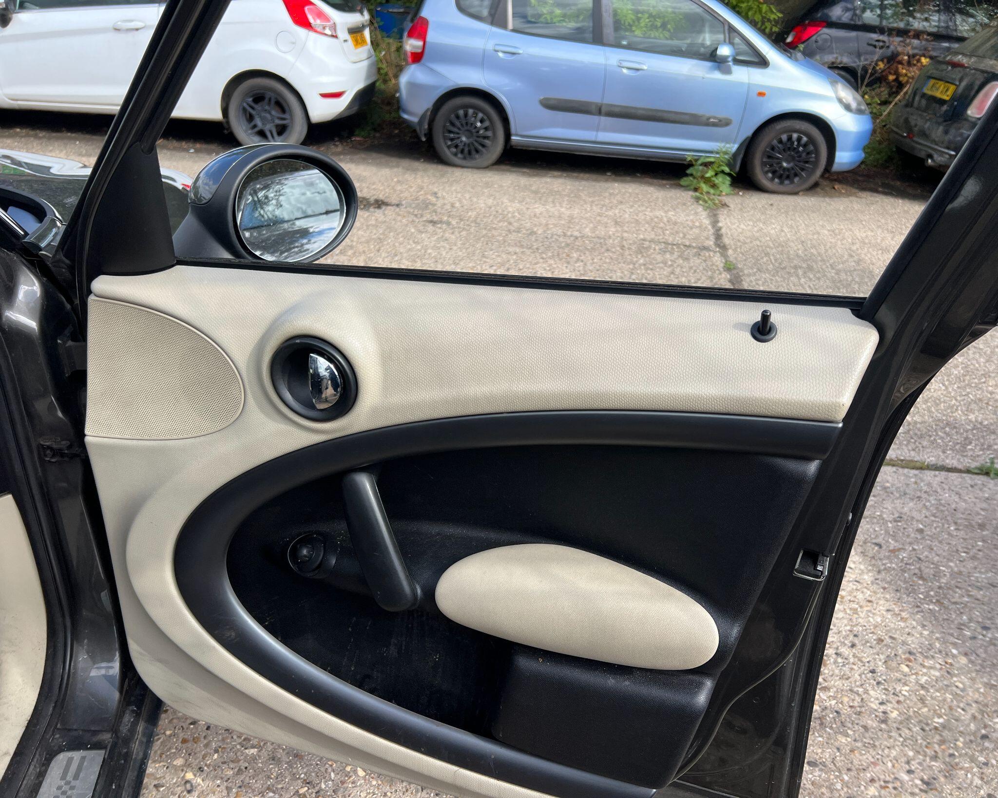 Mini Countryman view 16