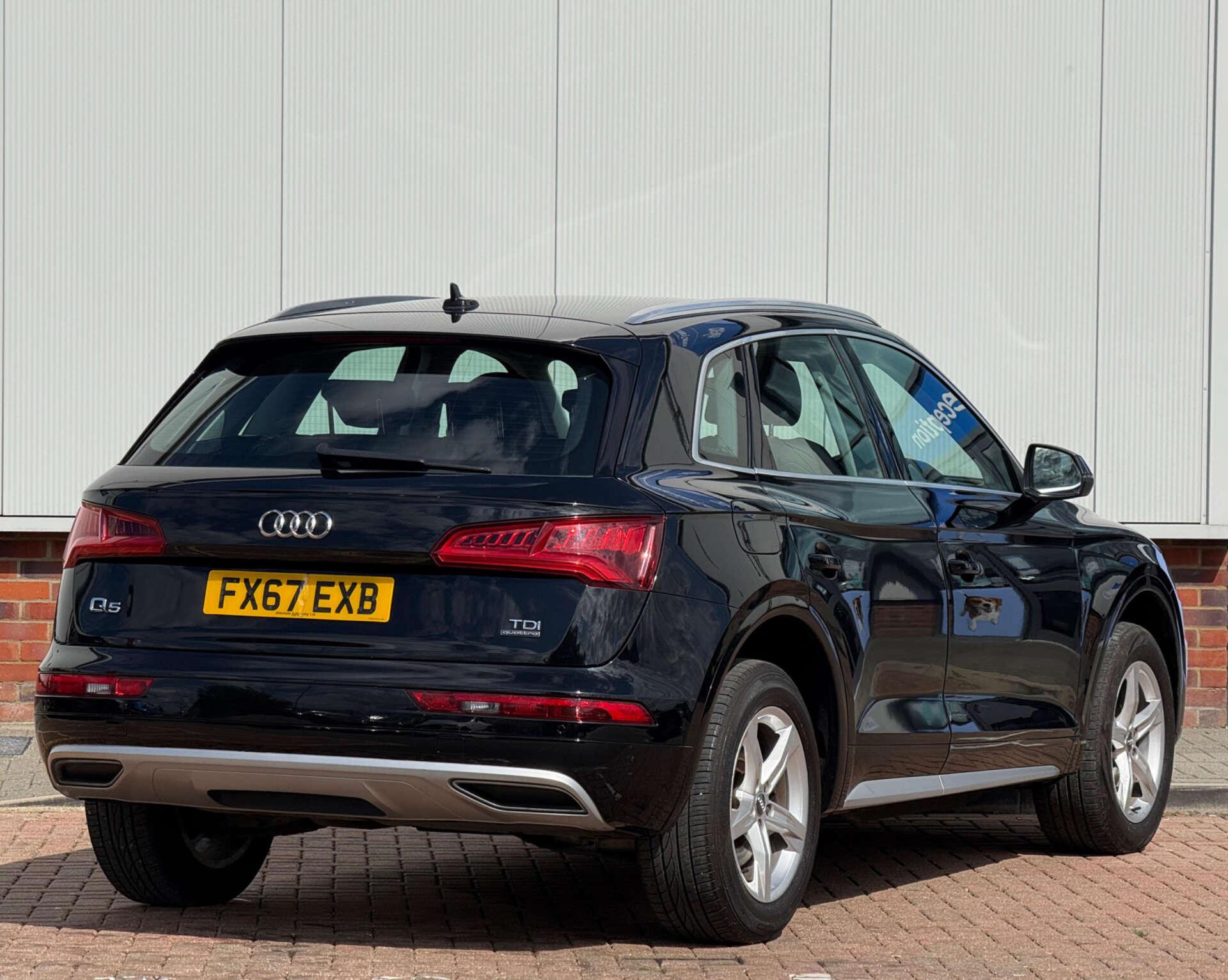Audi Q5 view 9