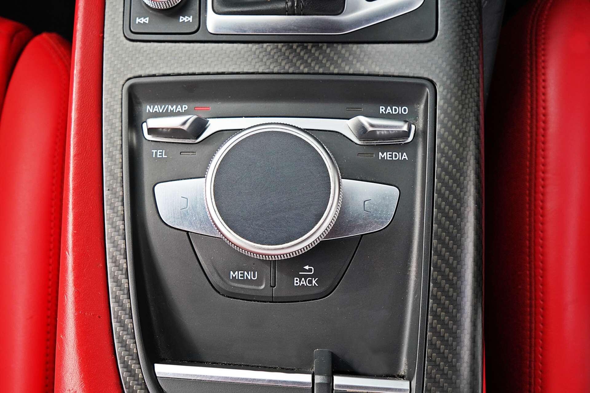 Audi R8 view 23