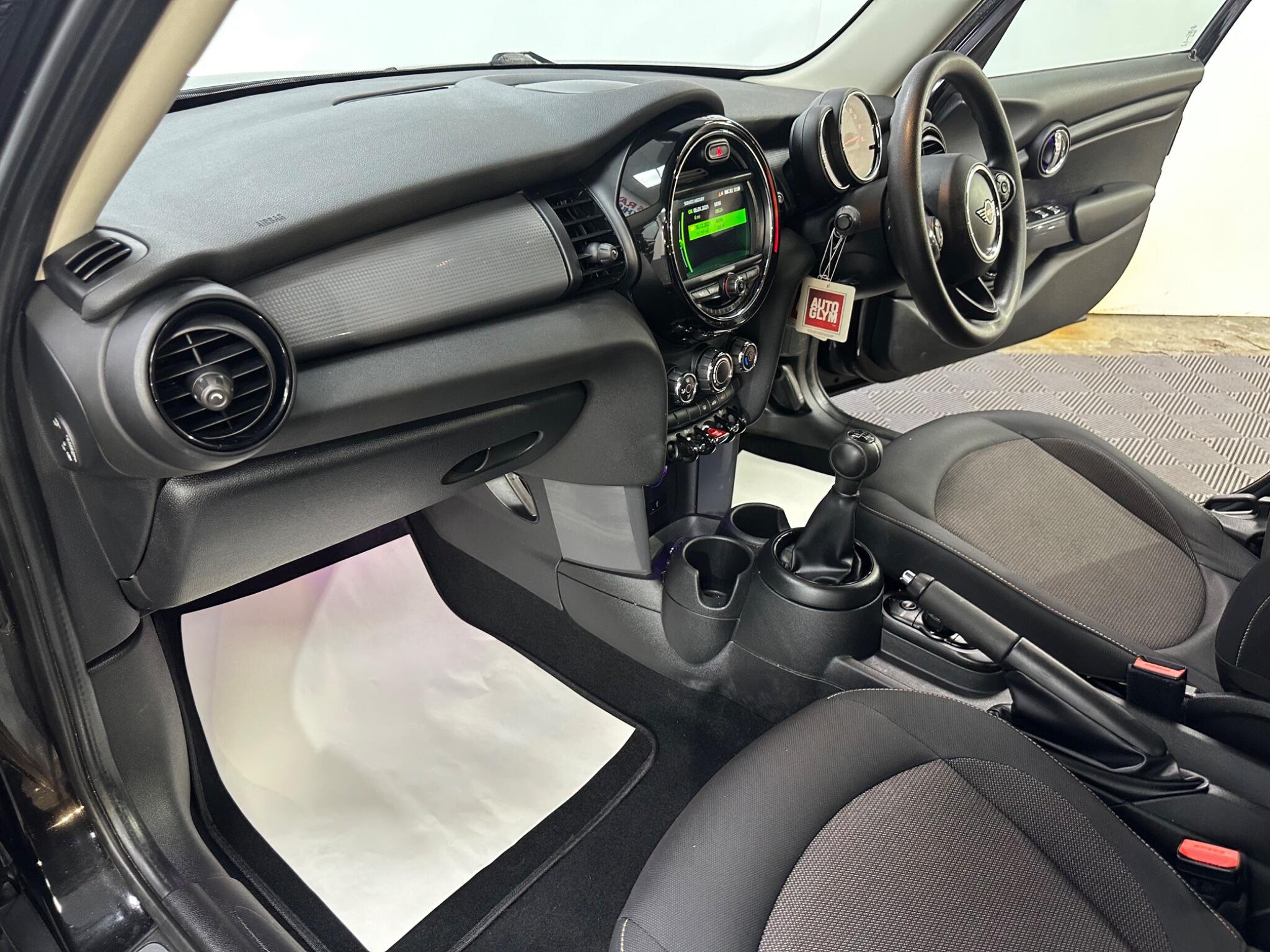 Mini Hatch view 26
