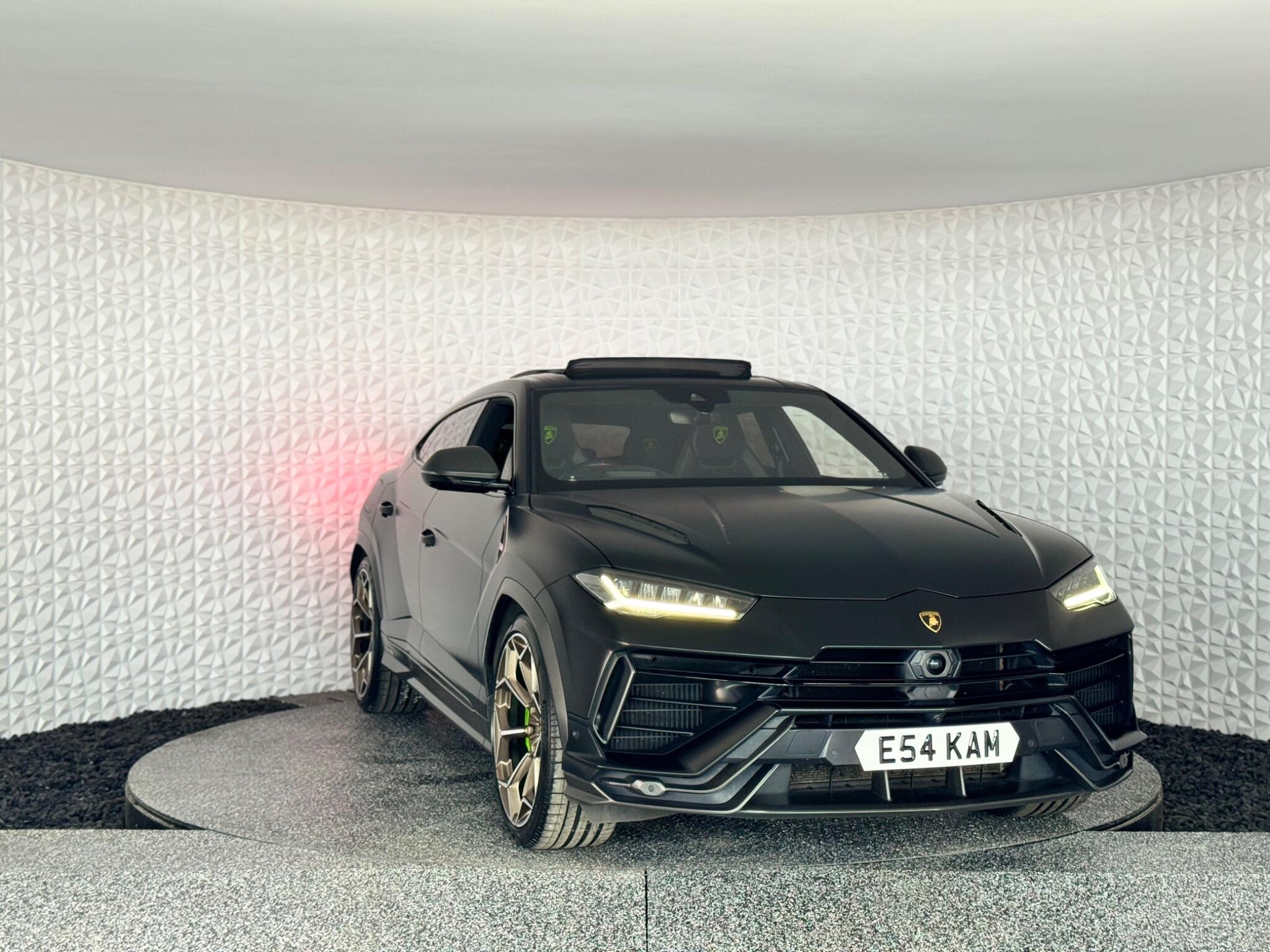 Lamborghini Urus view 5