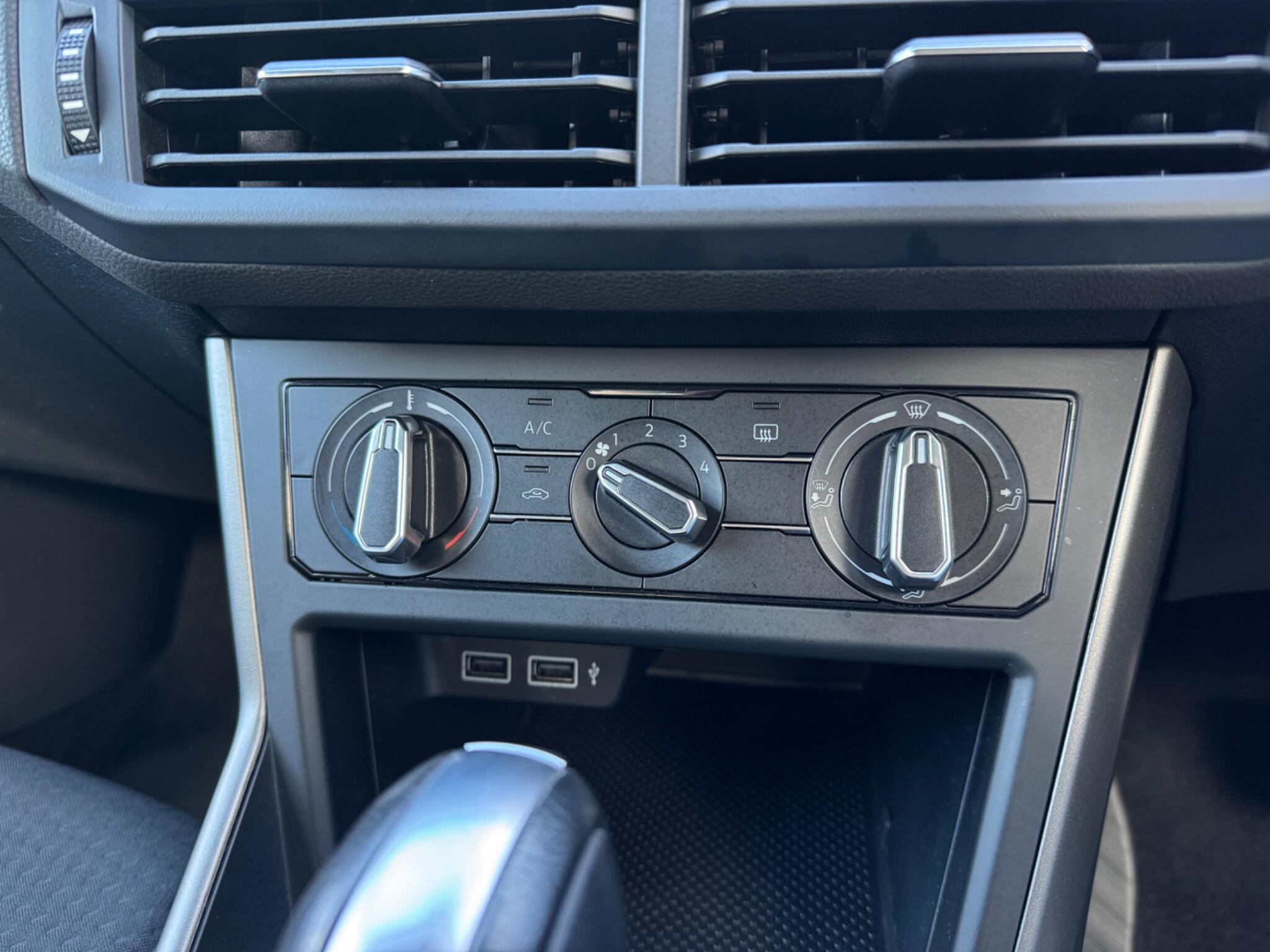 Volkswagen Polo view 33
