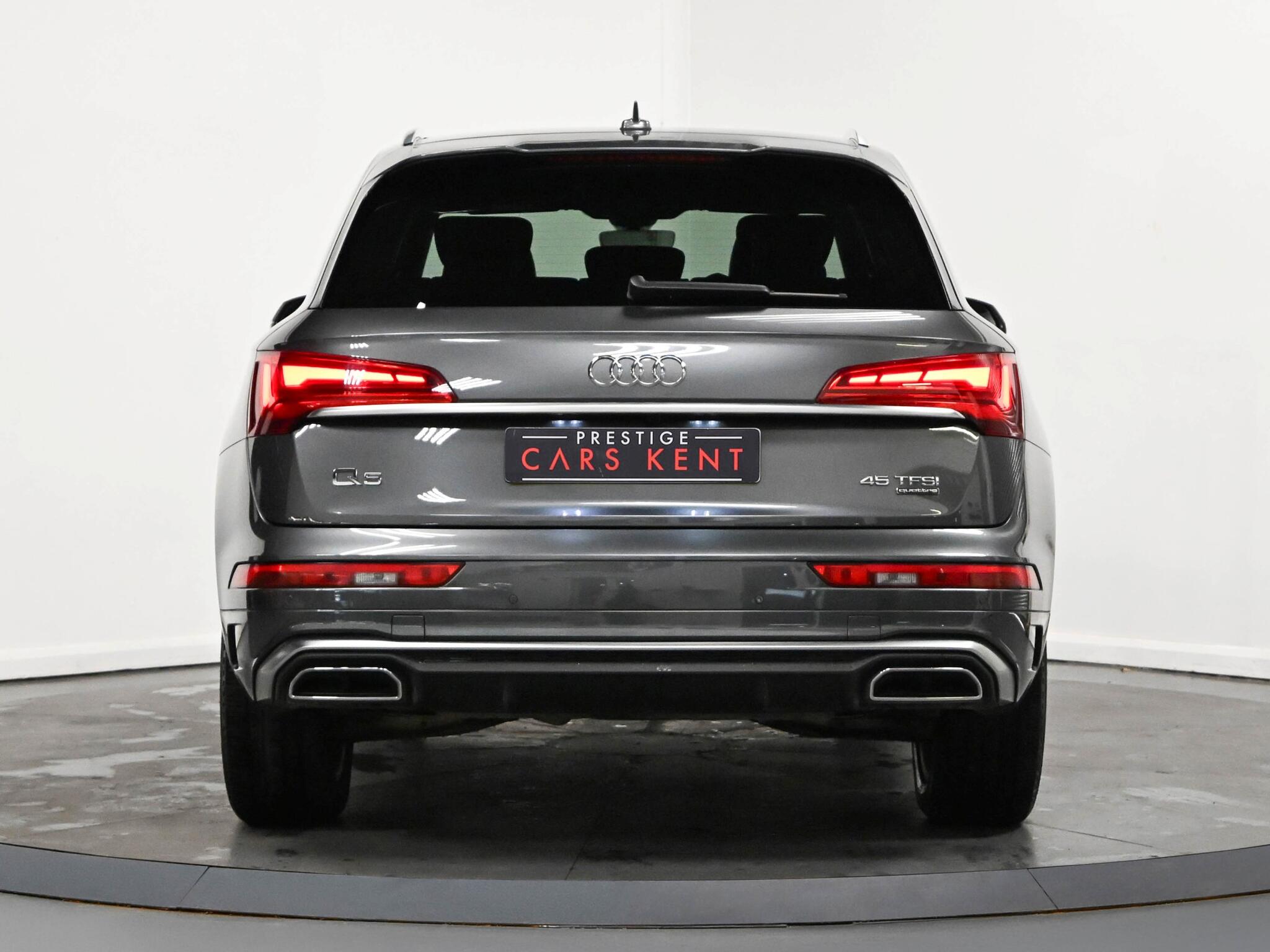 Audi Q5 view 6