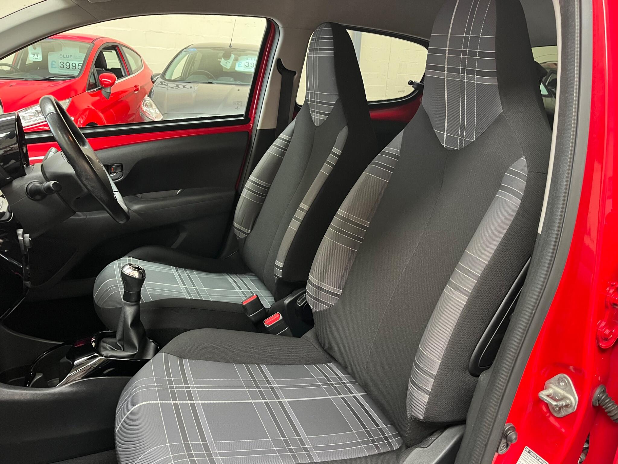 Peugeot 108 view 34
