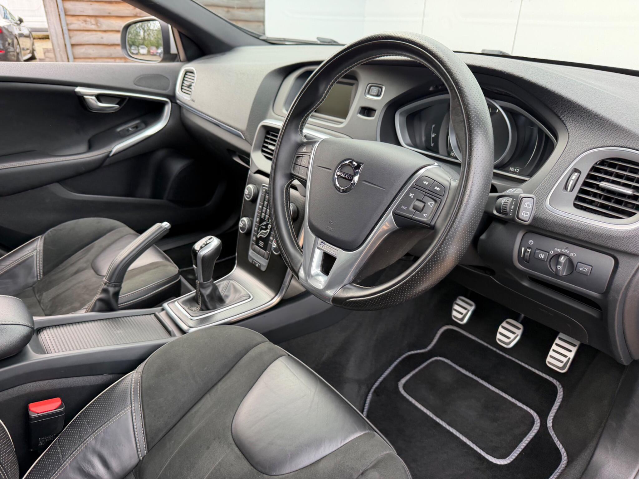 Volvo V40 view 12