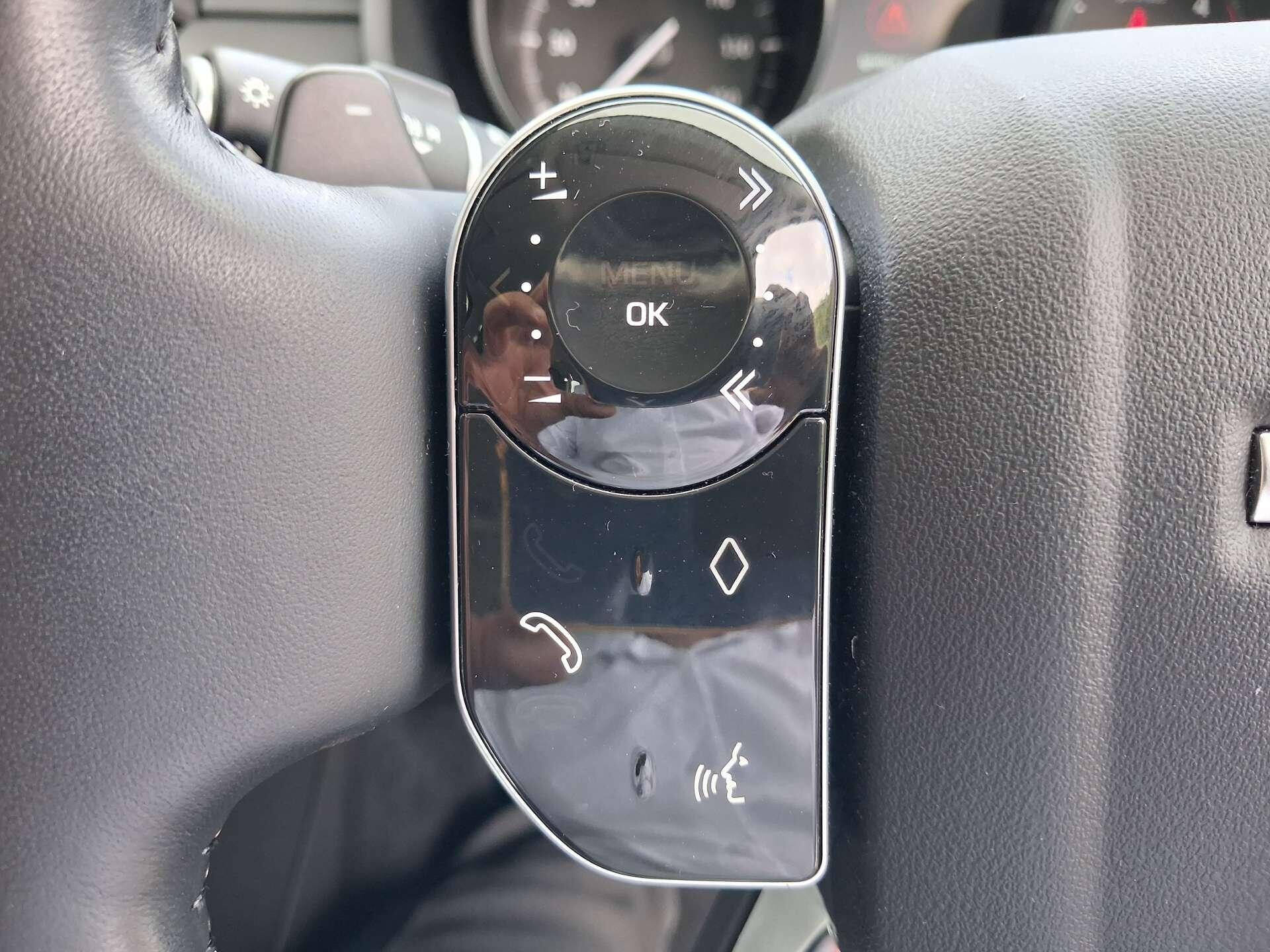 Land Rover Discovery view 21