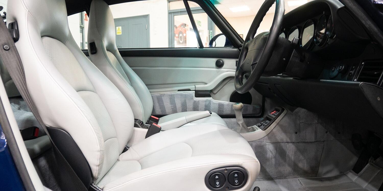 Porsche 911 view 14