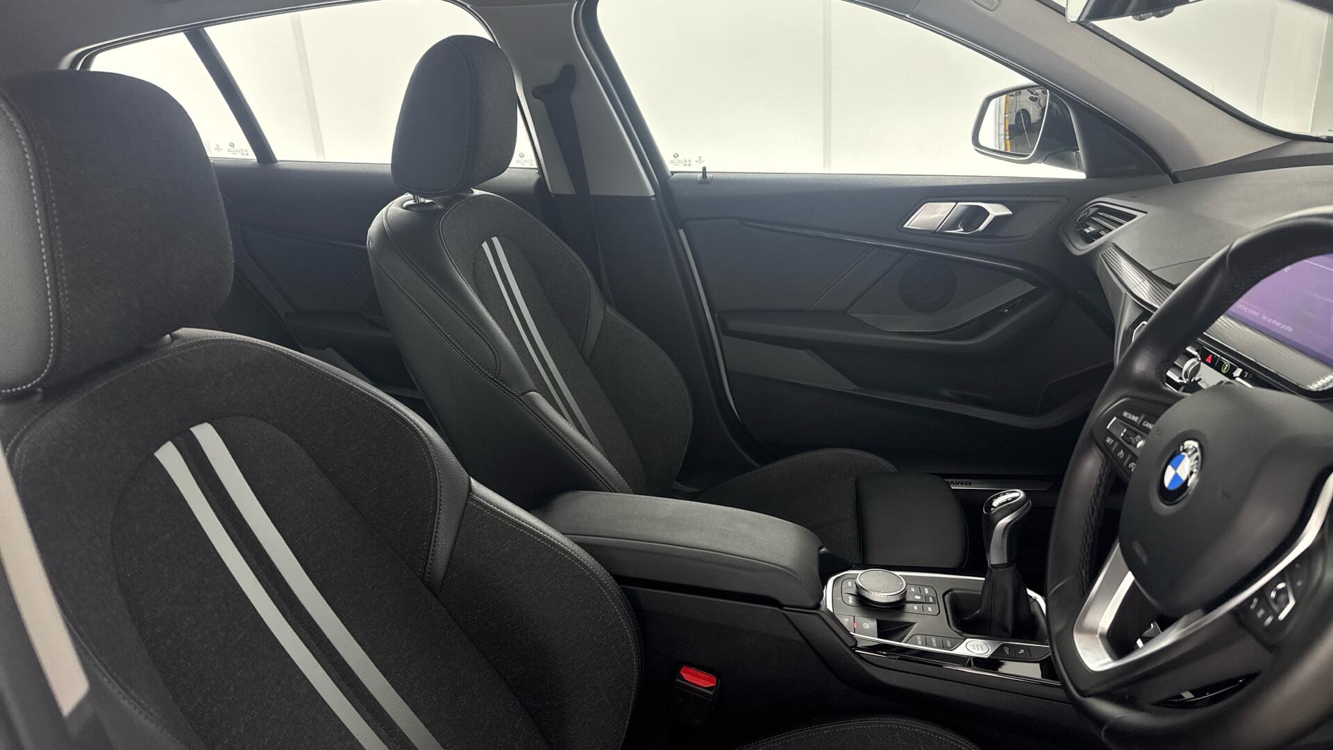 BMW 1 Series view 16