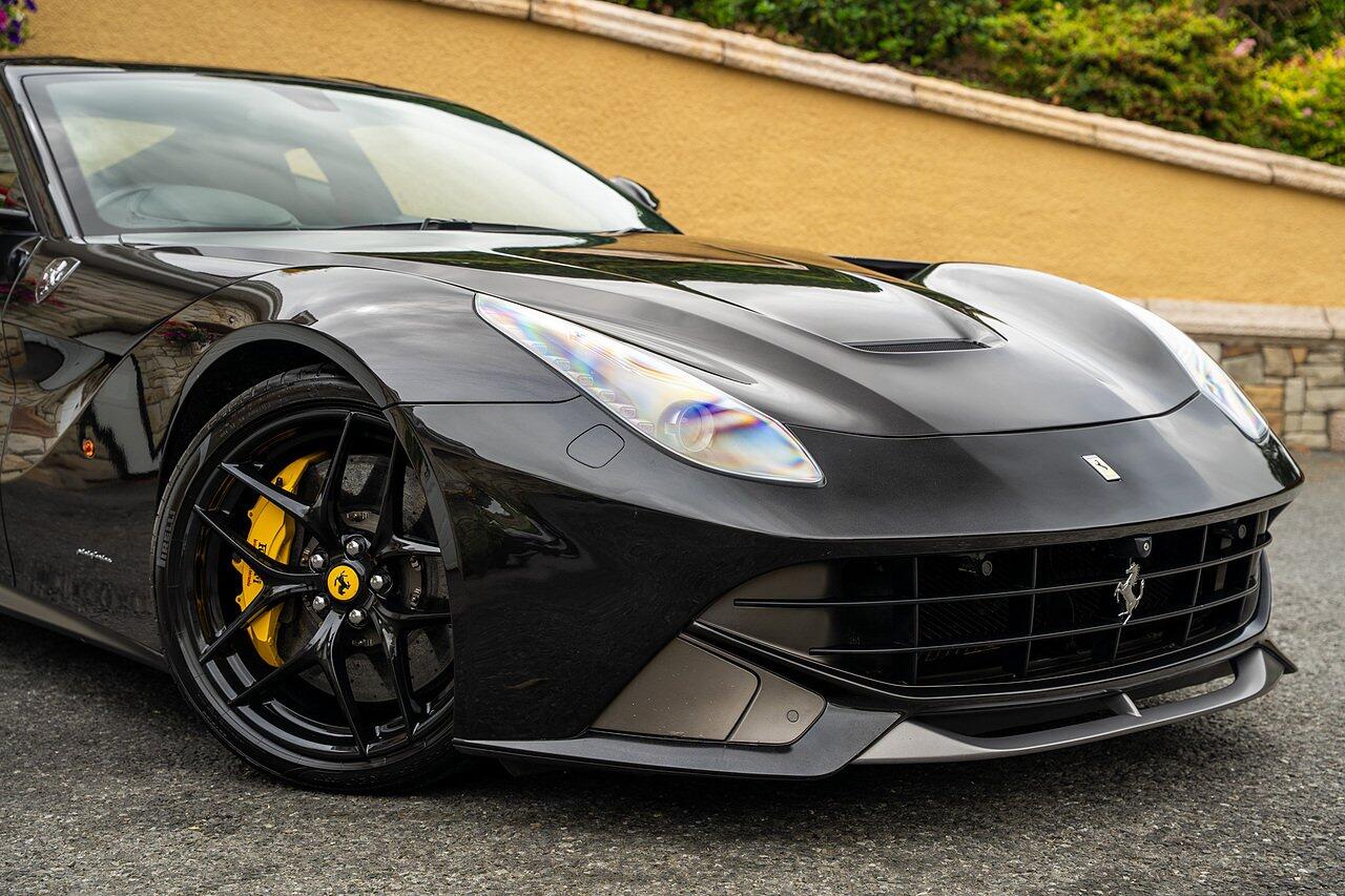 Ferrari F12 view 28