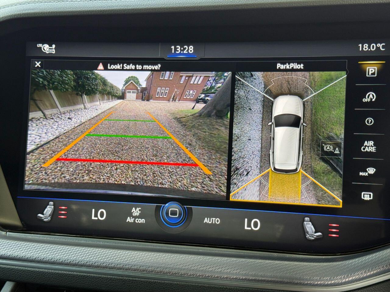 Volkswagen Touareg view 20