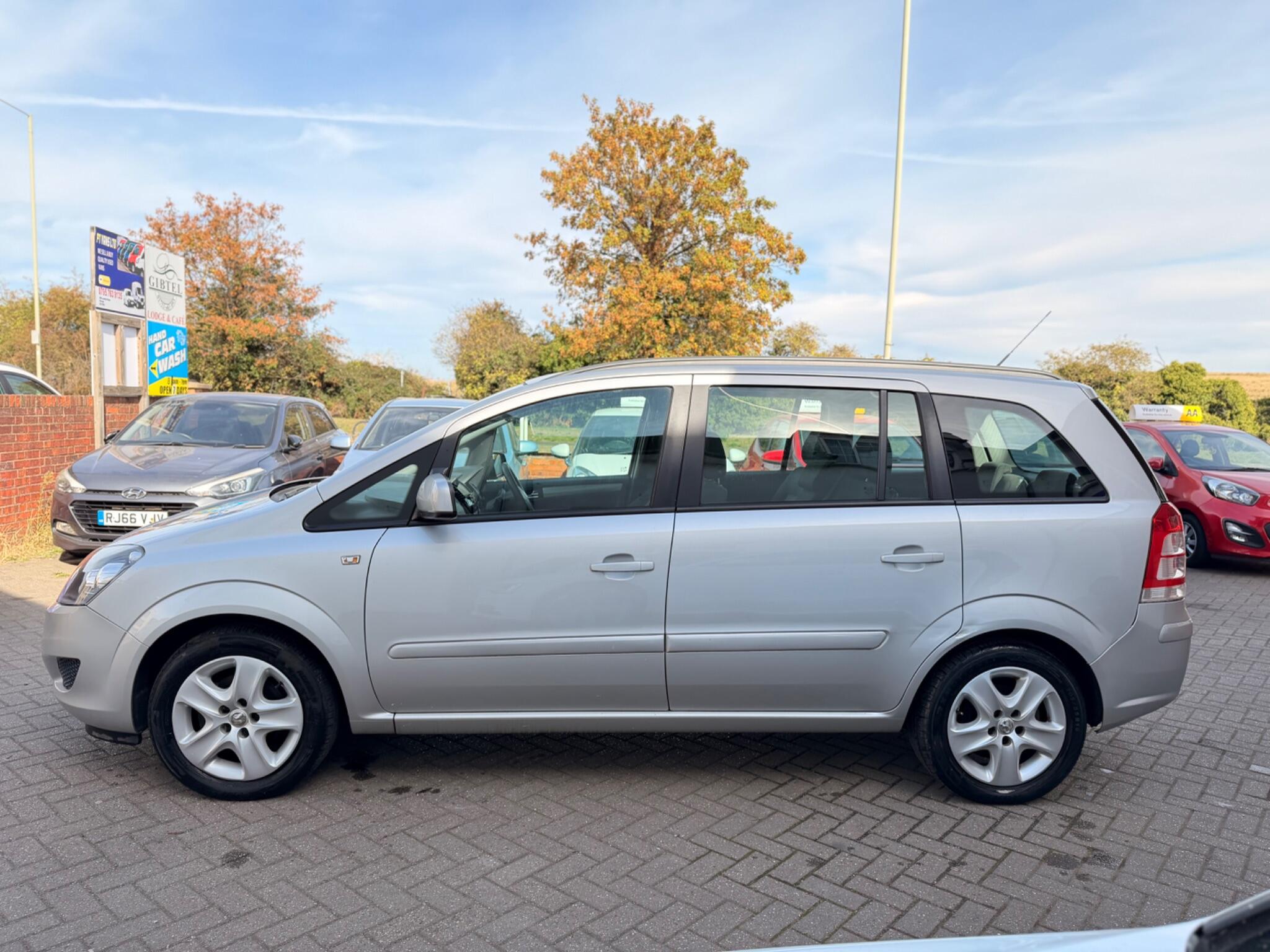 Vauxhall Zafira view 5