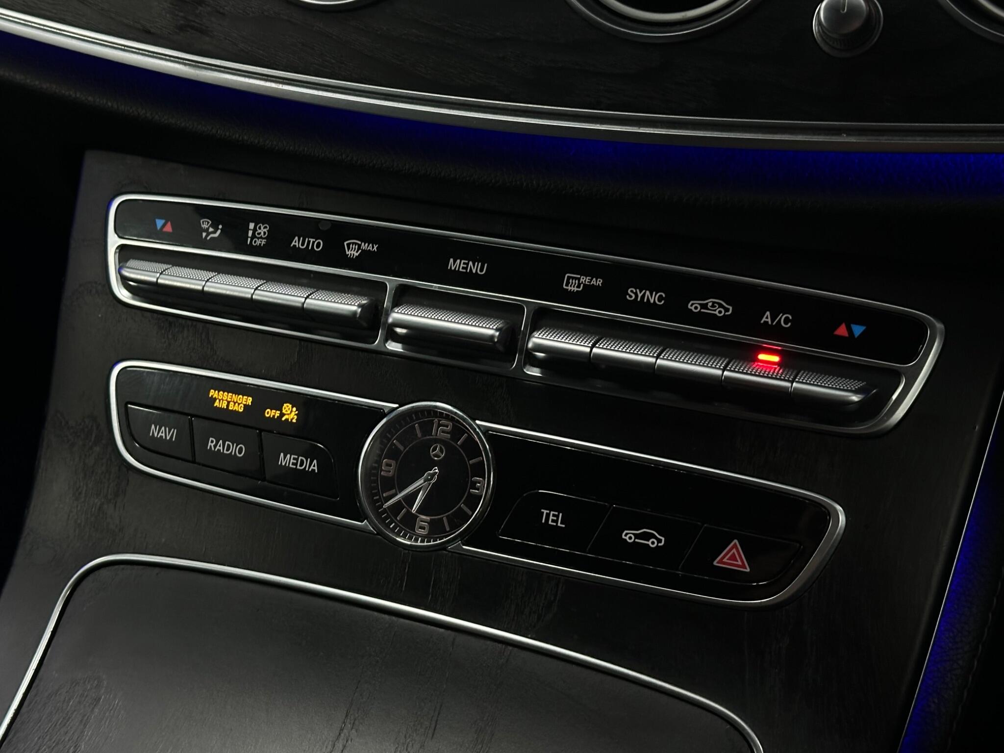 Mercedes-Benz E Class view 26