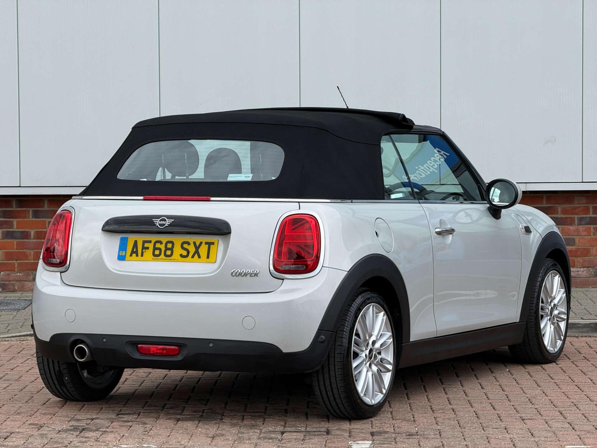 Mini Convertible view 11